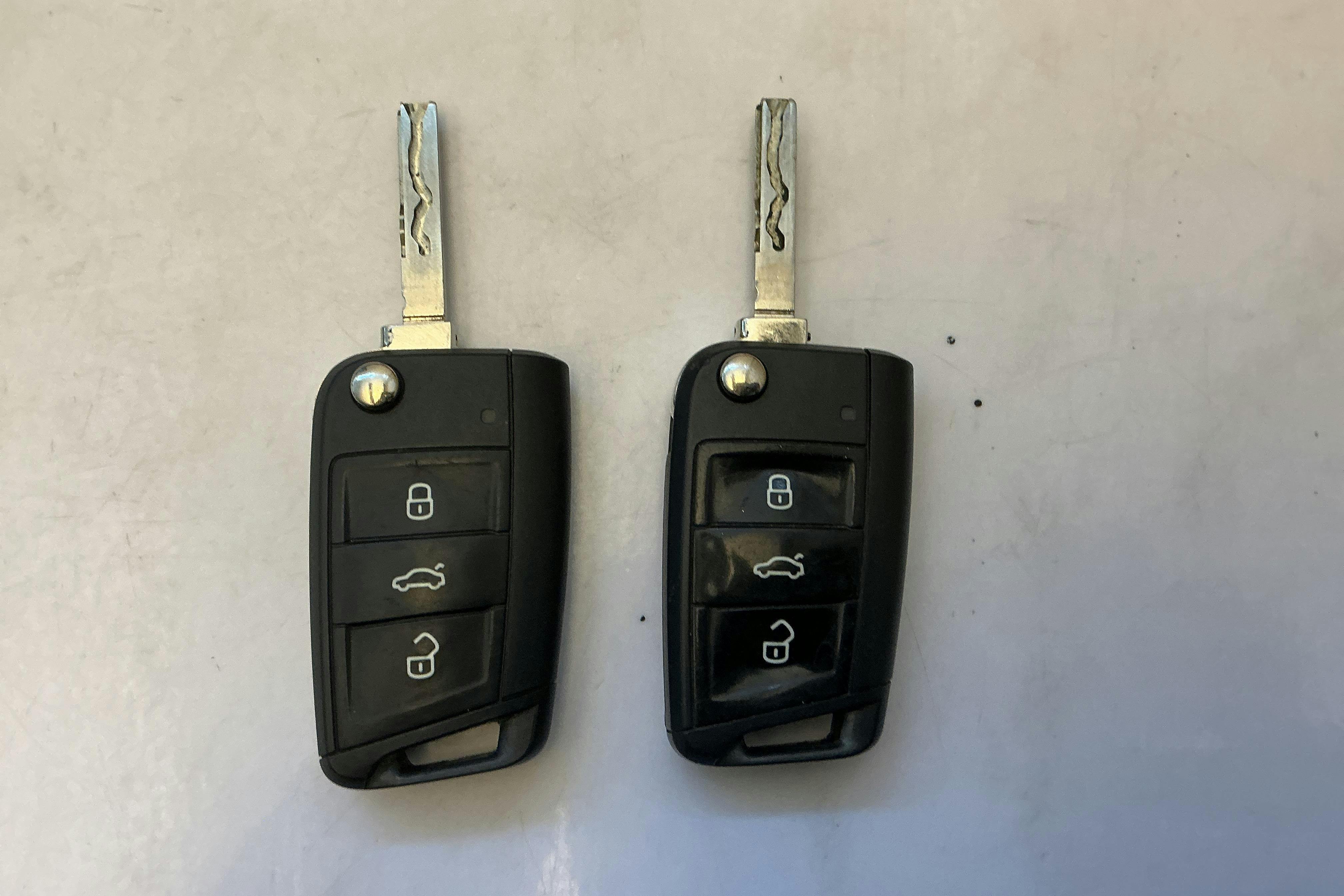 Presentation photo 14 of 14: Skoda Superb 2.0 TDI Kombi (150hk) - 259 590 km - Automatic - white - 2018