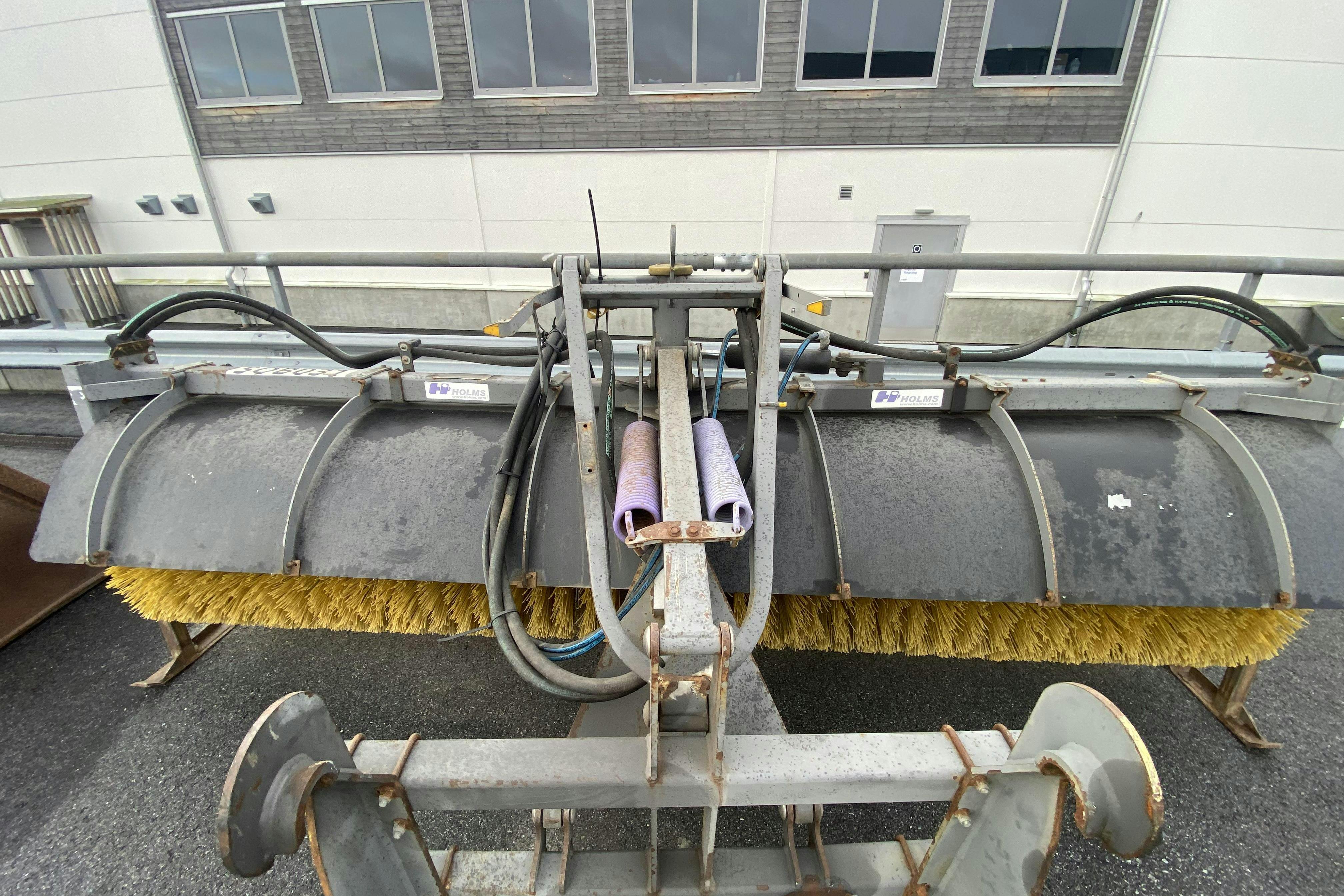 Presentation photo 2 of 8: Holms Industri AB Motordriven hydraulisk sopvals S - 0 km