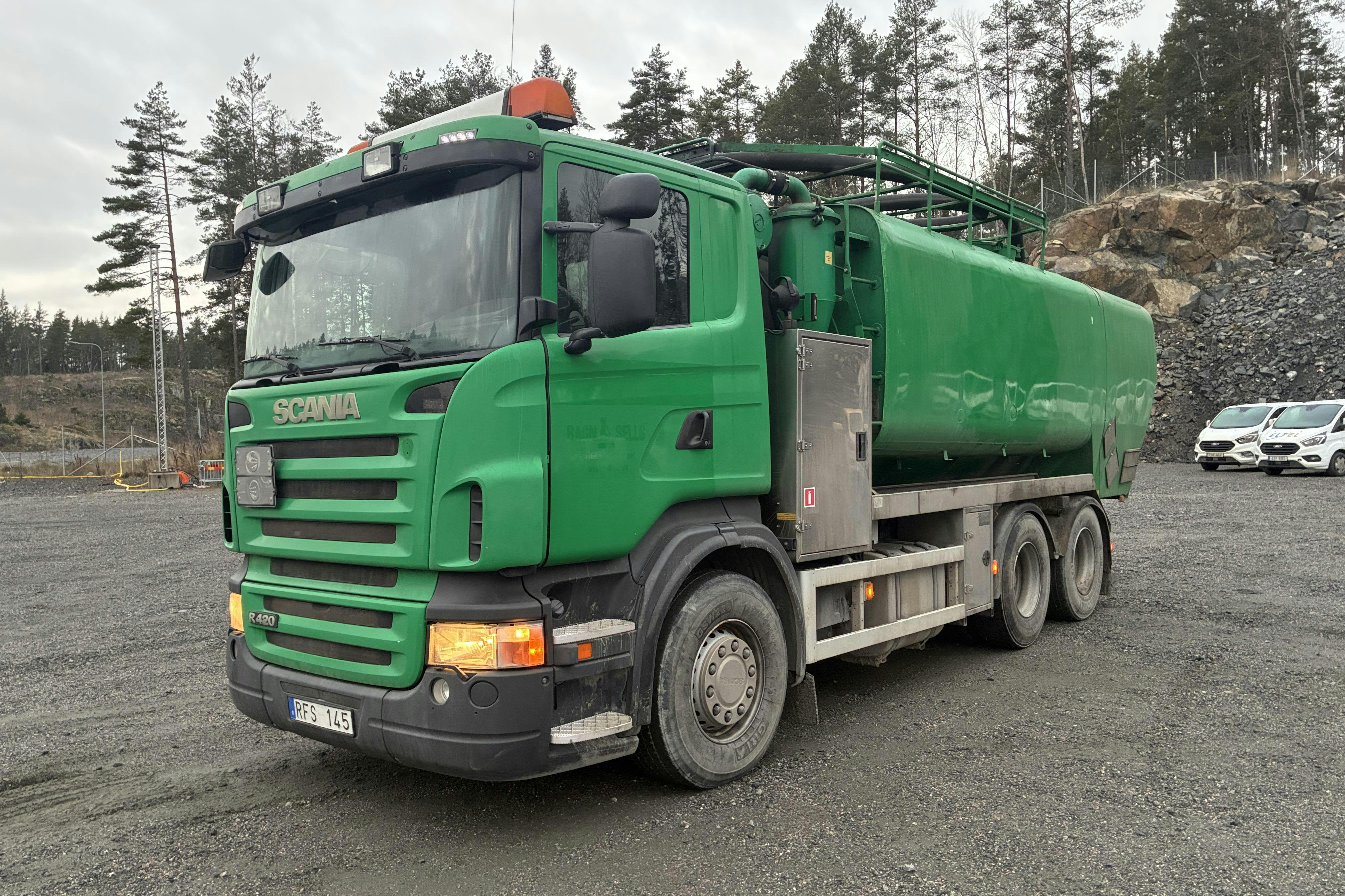 Esittelykuva 1 osoitteesta 135: Scania R420 Slam-sugbil - 249 445 km - Automaattinen - Dark Green - 2006
