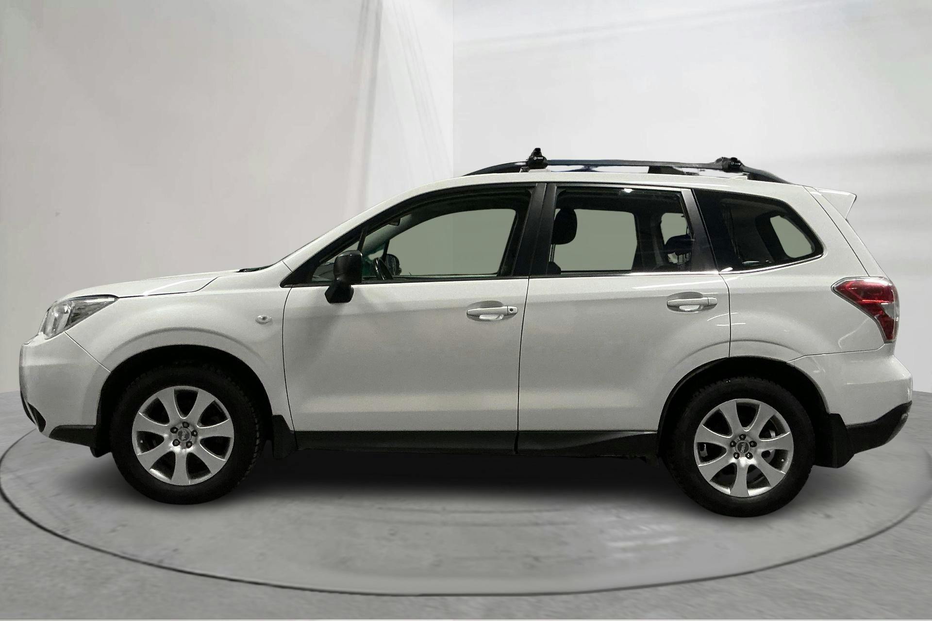Presentation photo 2 of 14: Subaru Forester 2.0D (147hk) - 243 130 km - Automatic - white - 2015