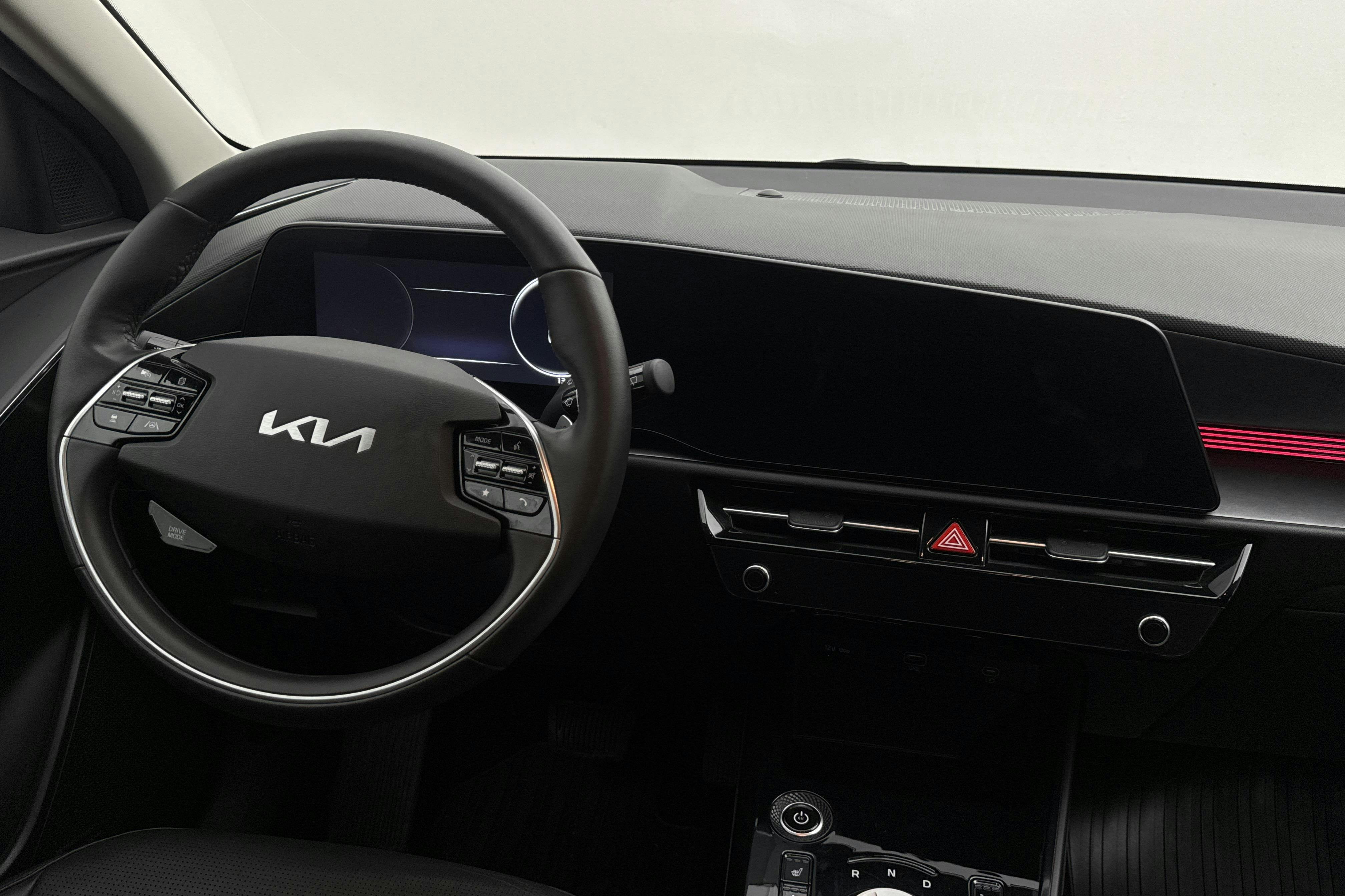 Presentation photo 22 of 22: KIA Niro EV 65kWh (204hk) - 134 410 km - Automatic - gray - 2023