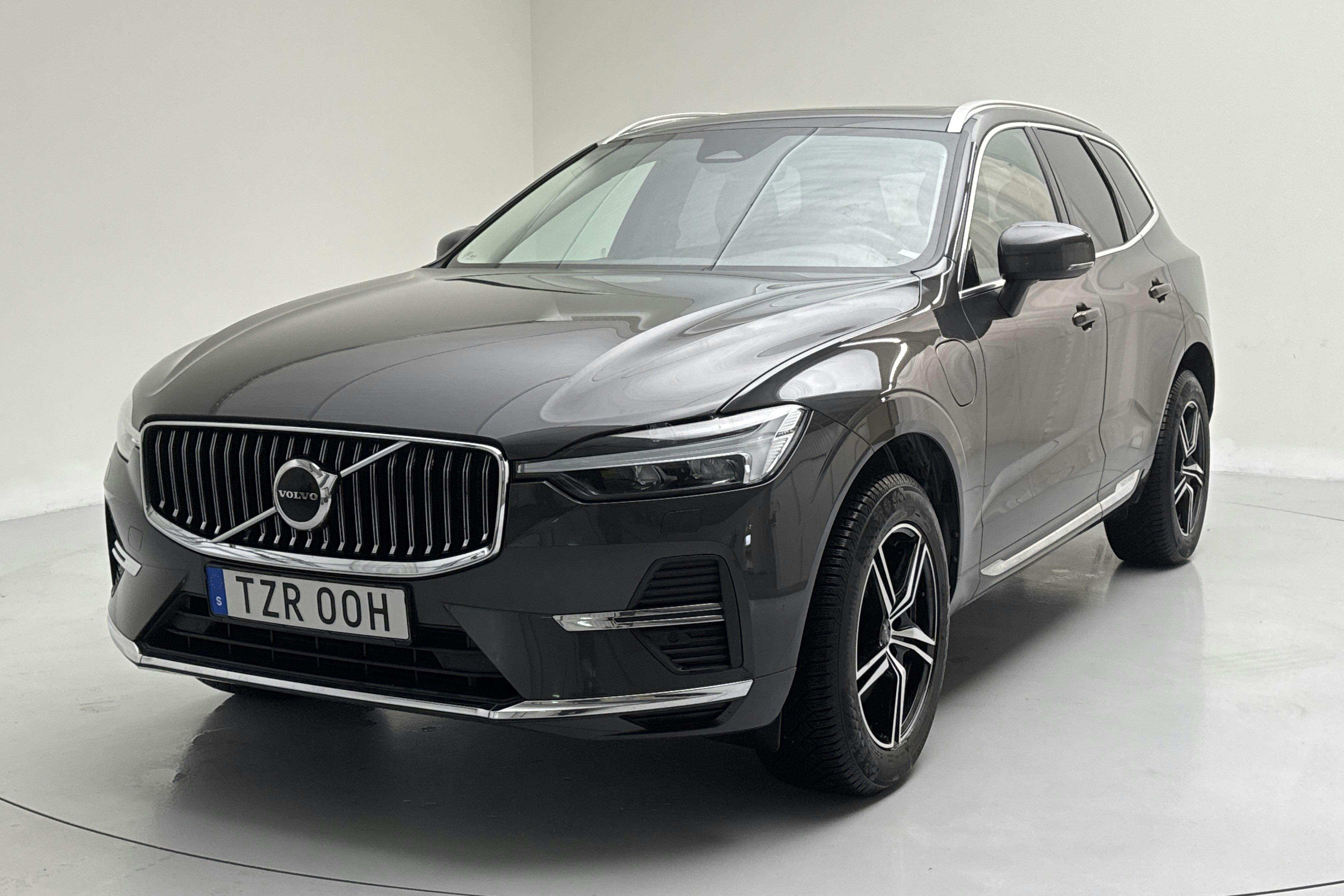 Presentation photo 1 of 18: Volvo XC60 T6 AWD Recharge (350hk) - 60 760 km - Automatic - gray - 2023