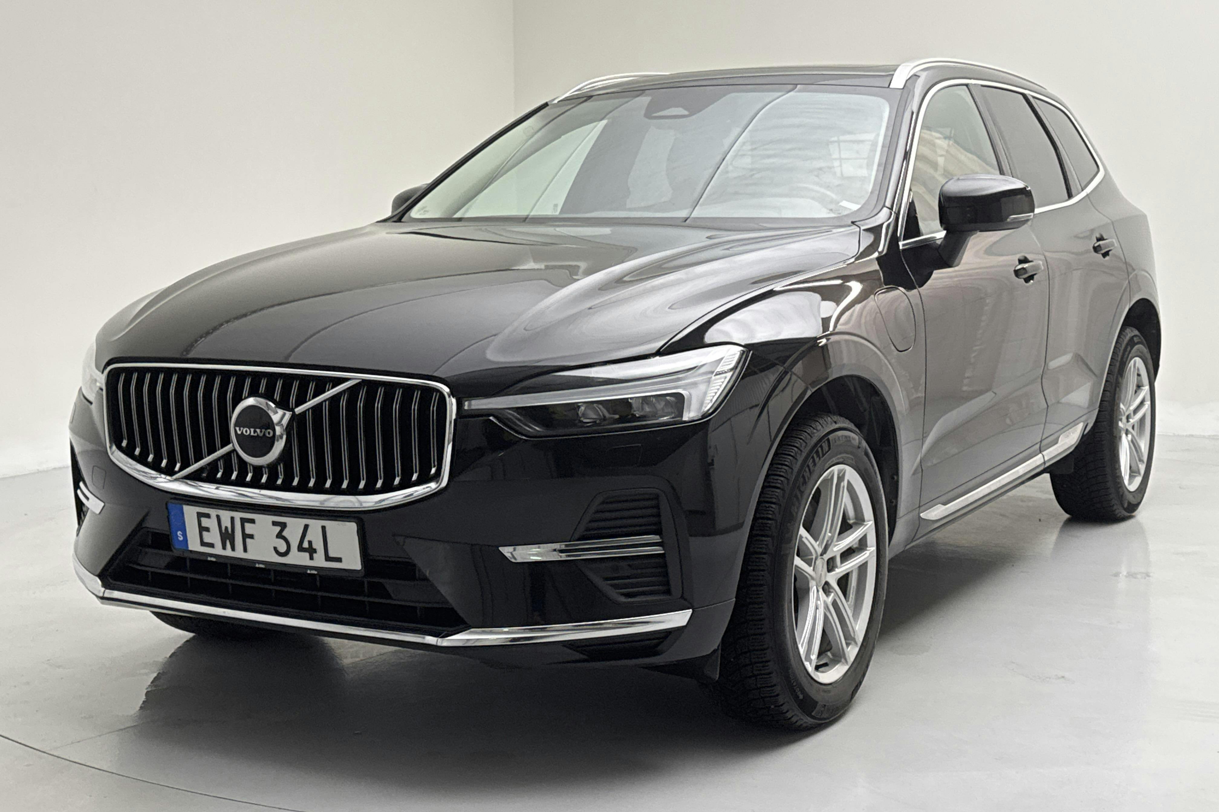 Volvo XC60 T6 AWD Recharge (350hk) - 9 019 mil - Automat - svart - 2023