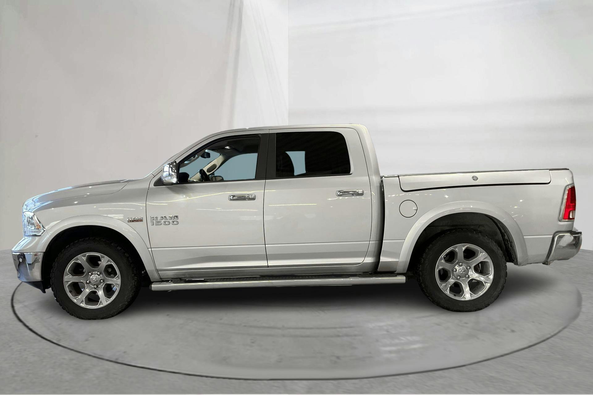 Presentationsfoto 2 av 15: Dodge RAM 1500 5.7 4WD (401hk) - 13 472 mil - Automat - silver - 2018