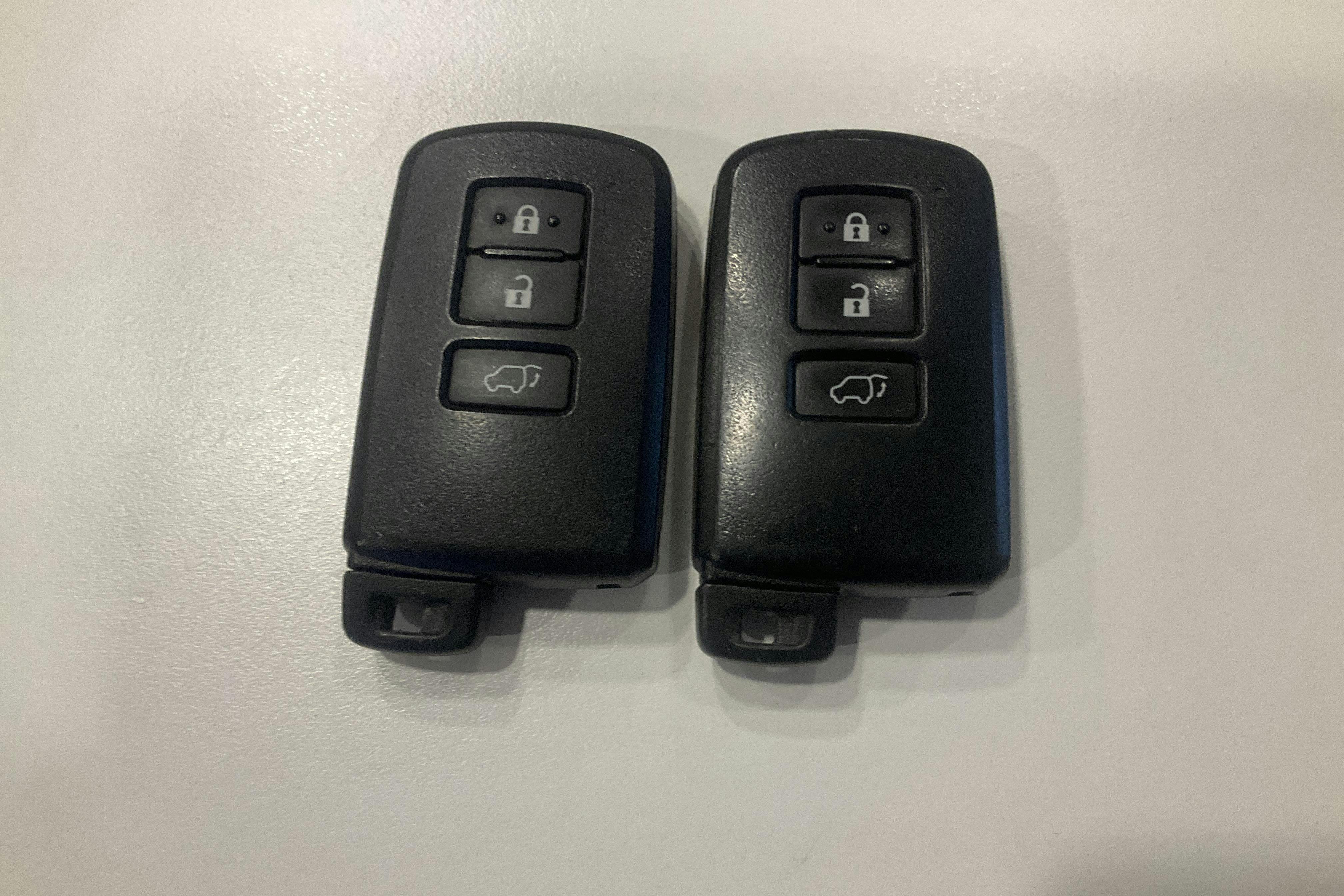 Zdjęcie prezentacyjne 18 z 18: Toyota RAV4 2.5 HSD AWD (197hk) - 126 520 km - Automatyczna - srebro - 2018