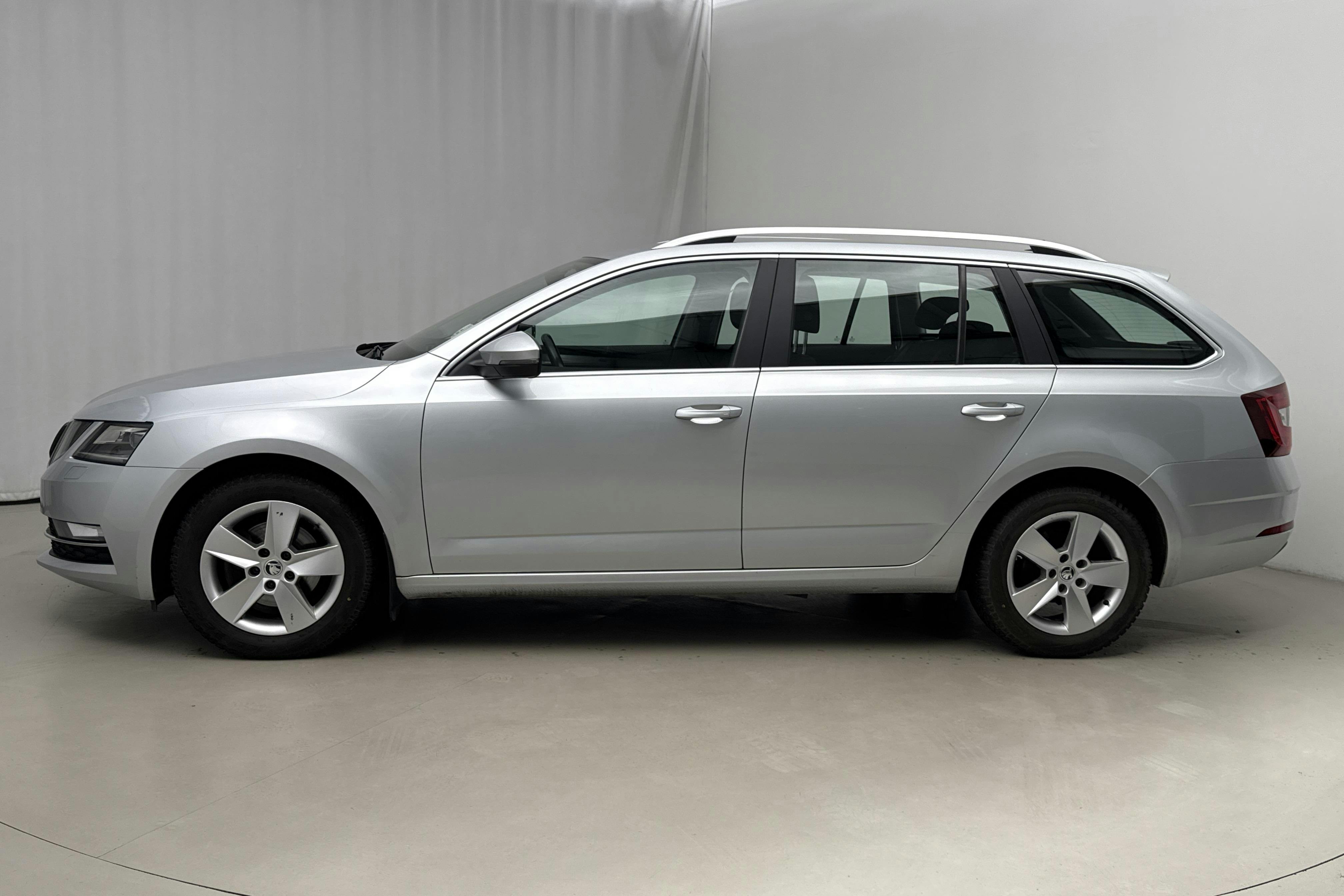 Esitlusfoto 2 aadressil 16: Skoda Octavia III 1.5 TSI G-TEC Combi (130hk) - 153 940 km - Automaatne - hõbe - 2020