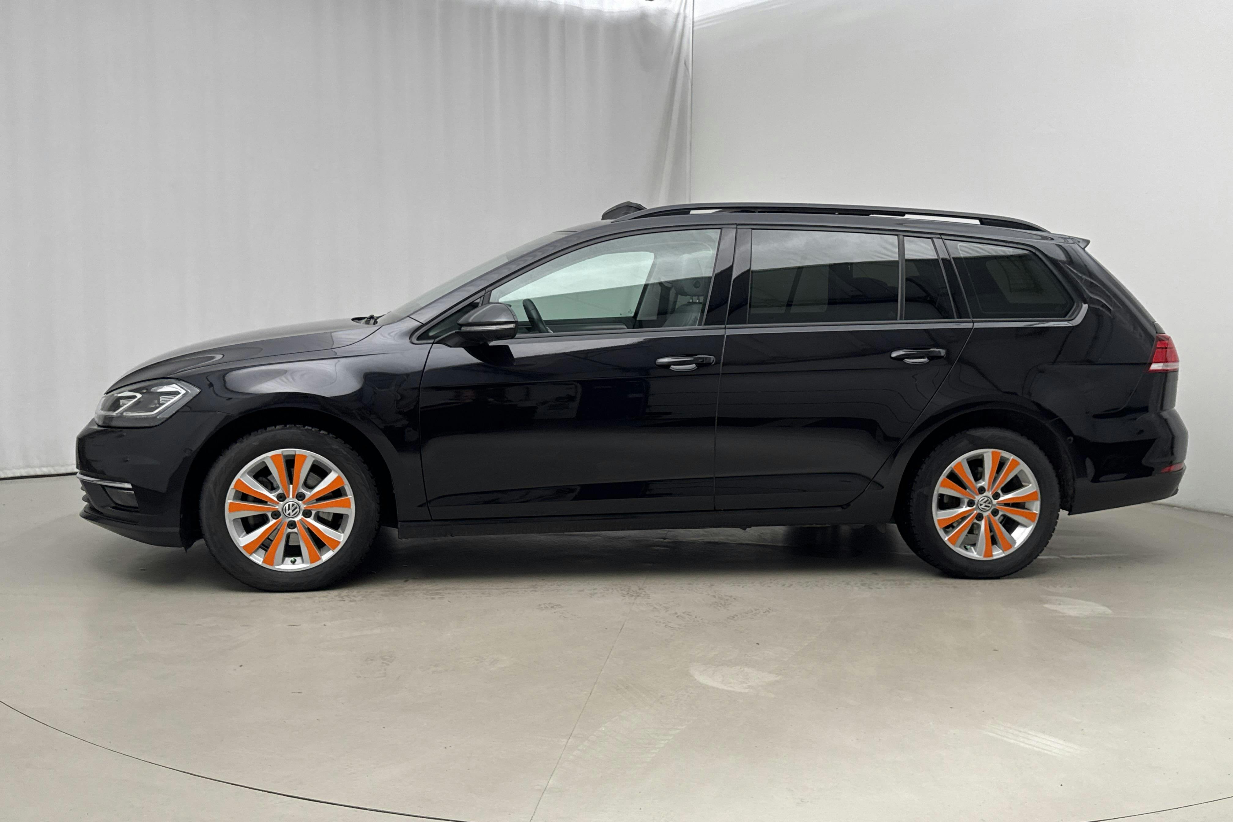 Presentation photo 2 of 20: VW Golf VII 1.4 TGI BlueMotion Sportscombi (110hk) - 84 350 km - Manual - black - 2018