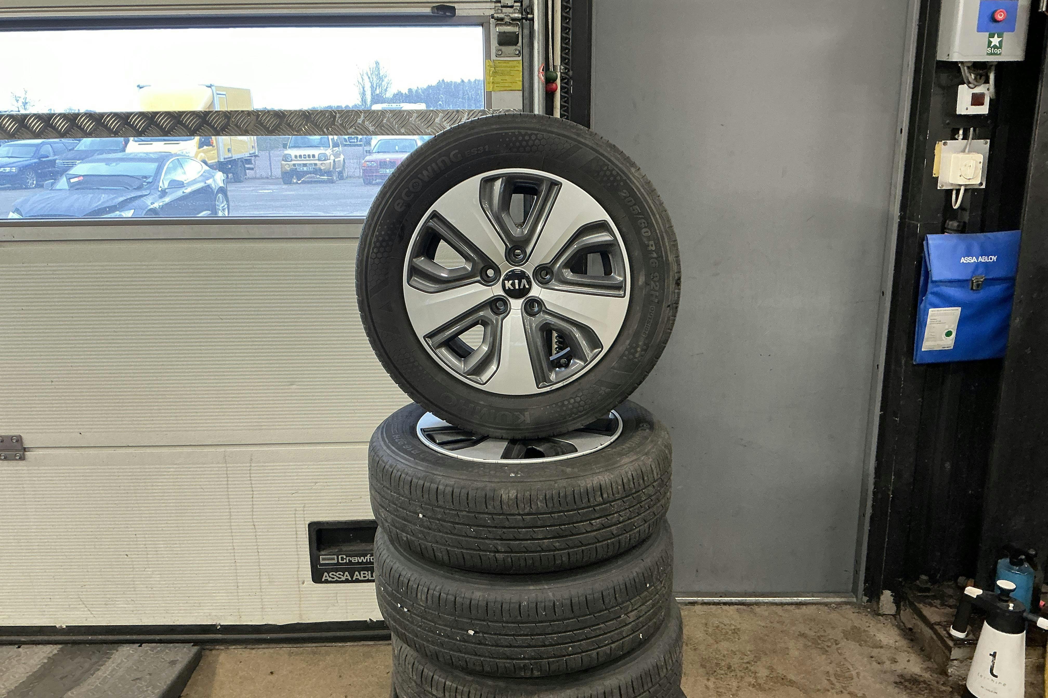 Esitlusfoto 14 aadressil 14: KIA Niro Hybrid 1.6 (141hk) - 117 010 km - Automaatne - valge - 2019