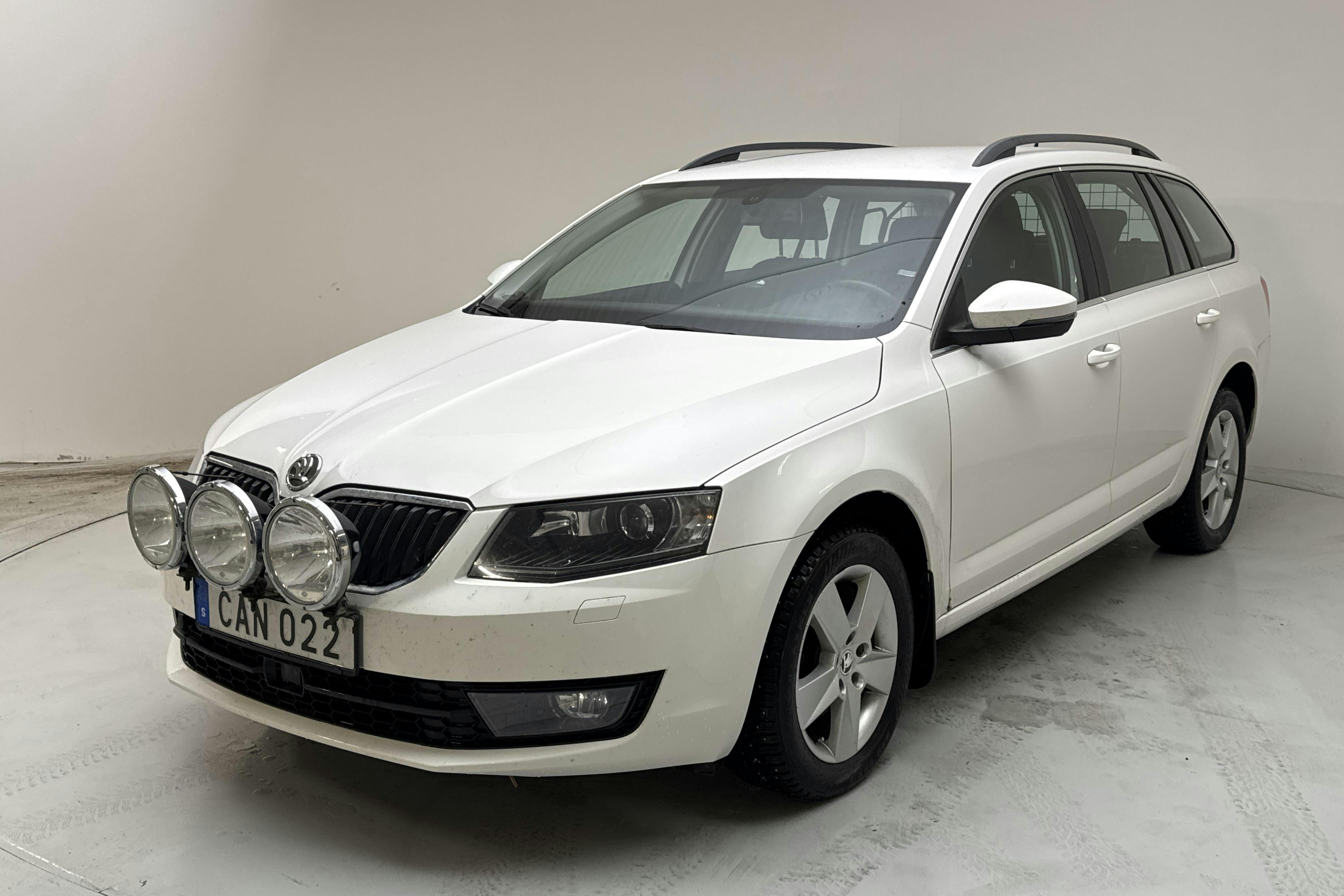 Skoda Octavia III 1.6 TDI CR Combi 4X4 (105hk) - 13 954 mil - Manuell - vit - 2014
