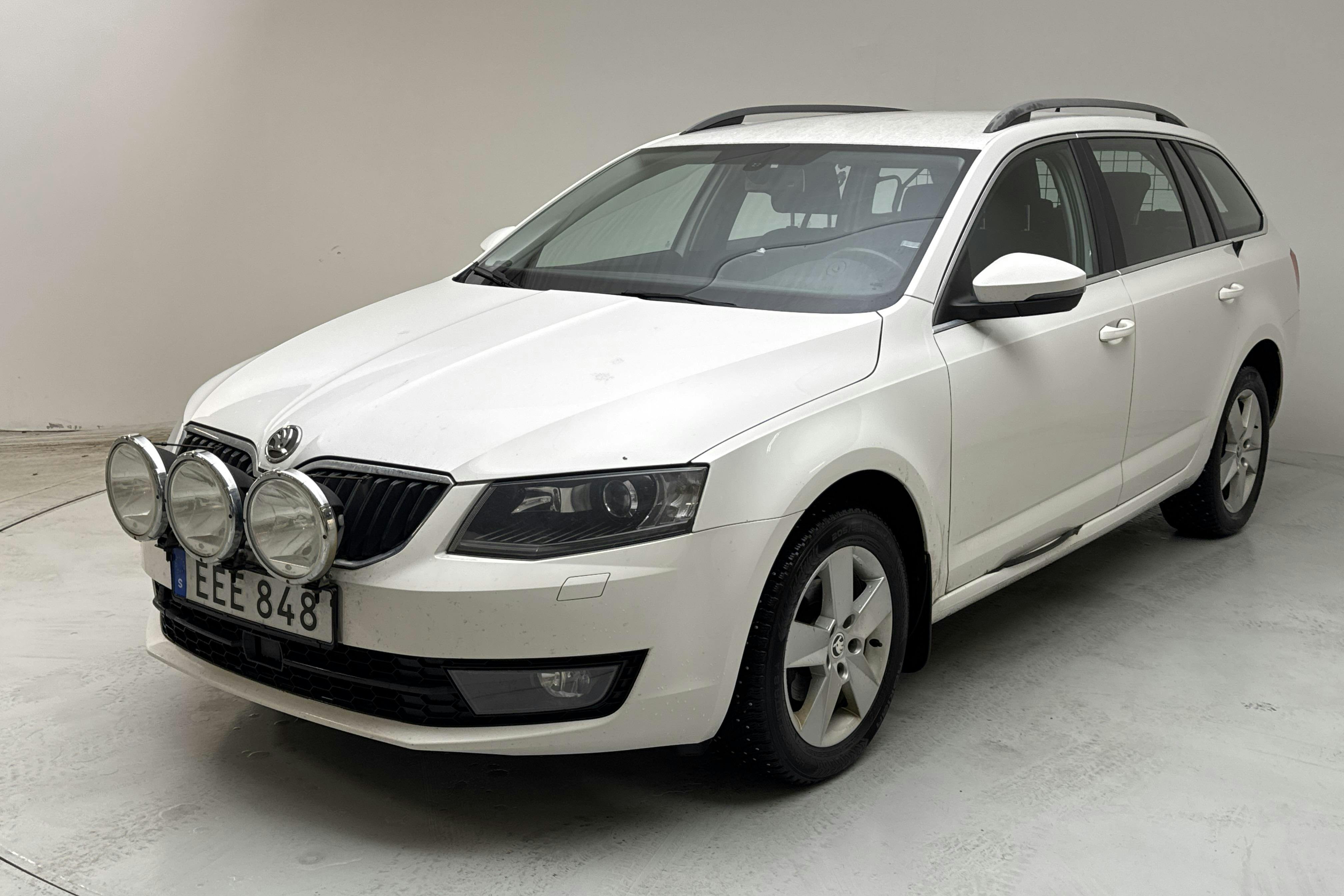 Presentation photo 1 of 13: Skoda Octavia III 1.6 TDI CR Combi 4X4 (105hk) - 217 580 km - Manual - white - 2014