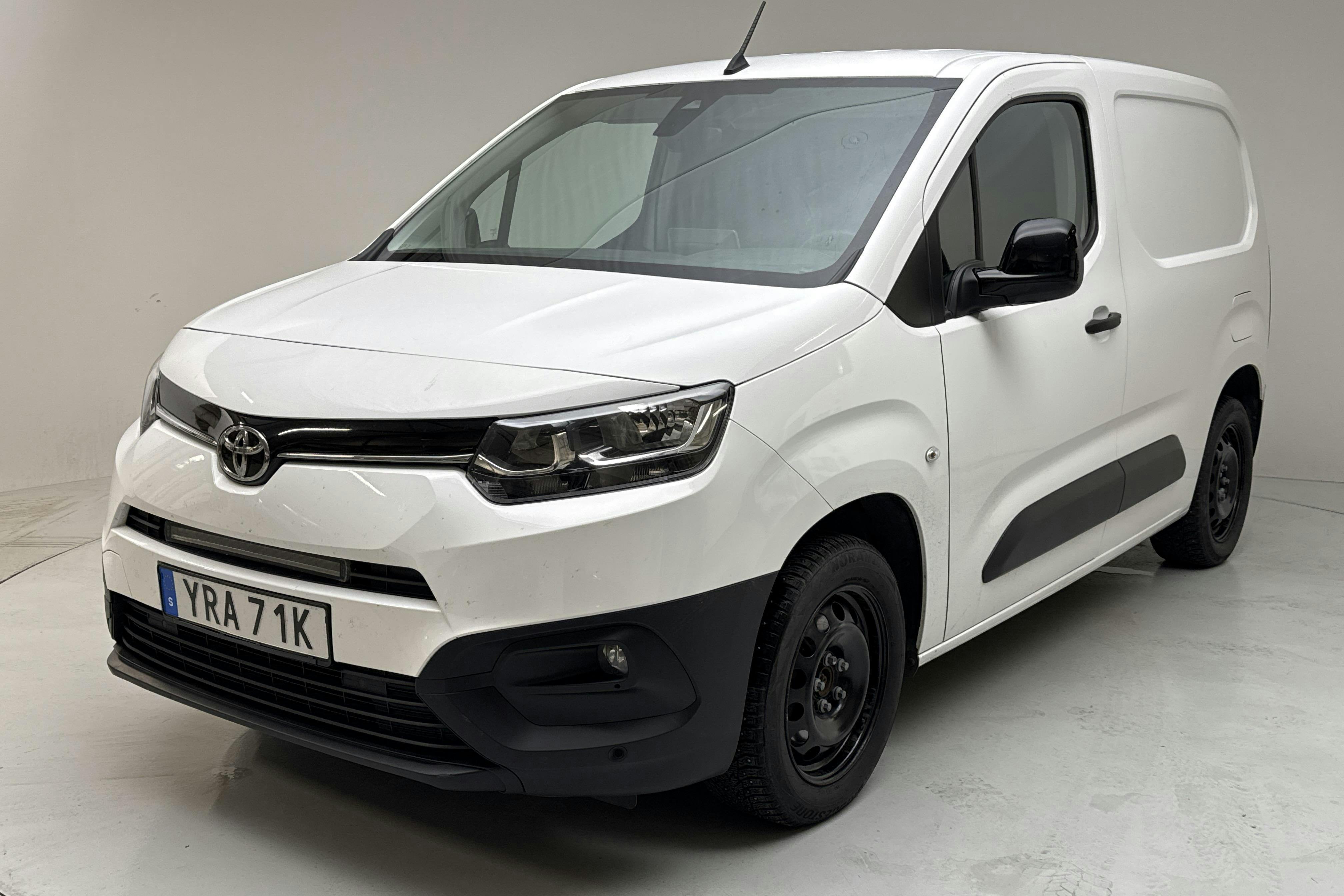 Presentation photo 1 of 12: Toyota PROACE CITY 1.5D (130hk) - 88 390 km - Automatic - white - 2022