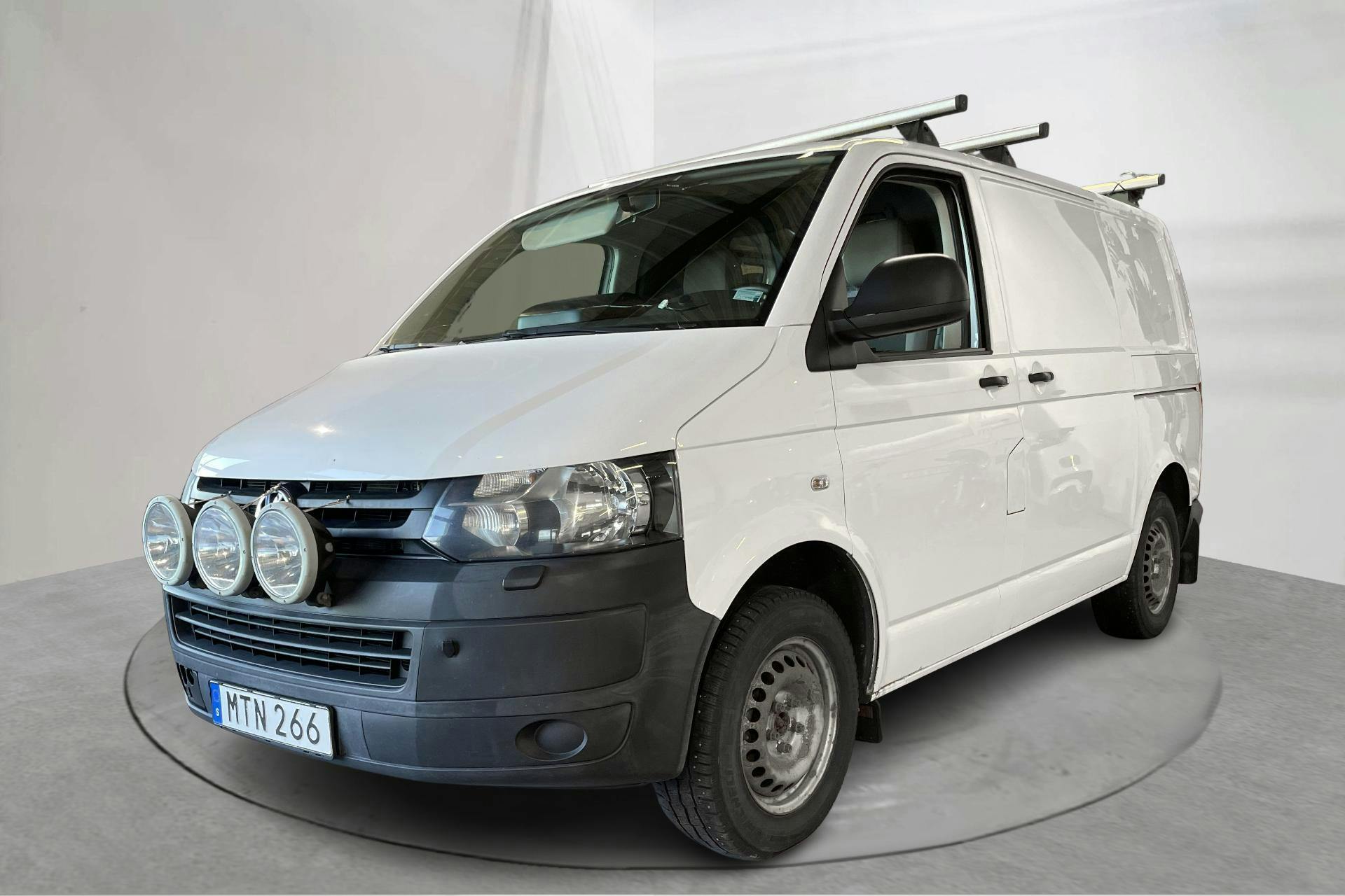 Presentation photo 1 of 16: VW Transporter T5 2.0 TDI 4MOTION (140hk) - 219 930 km - Manual - white - 2015