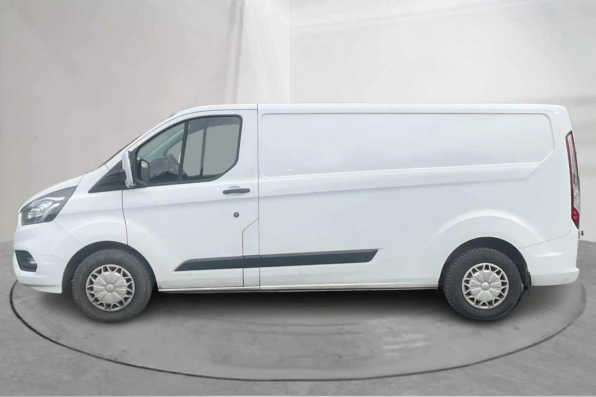 Presentationsfoto 2 av 14: Ford Transit Custom 300 (130hk) - 15 151 mil - Automat - vit - 2018