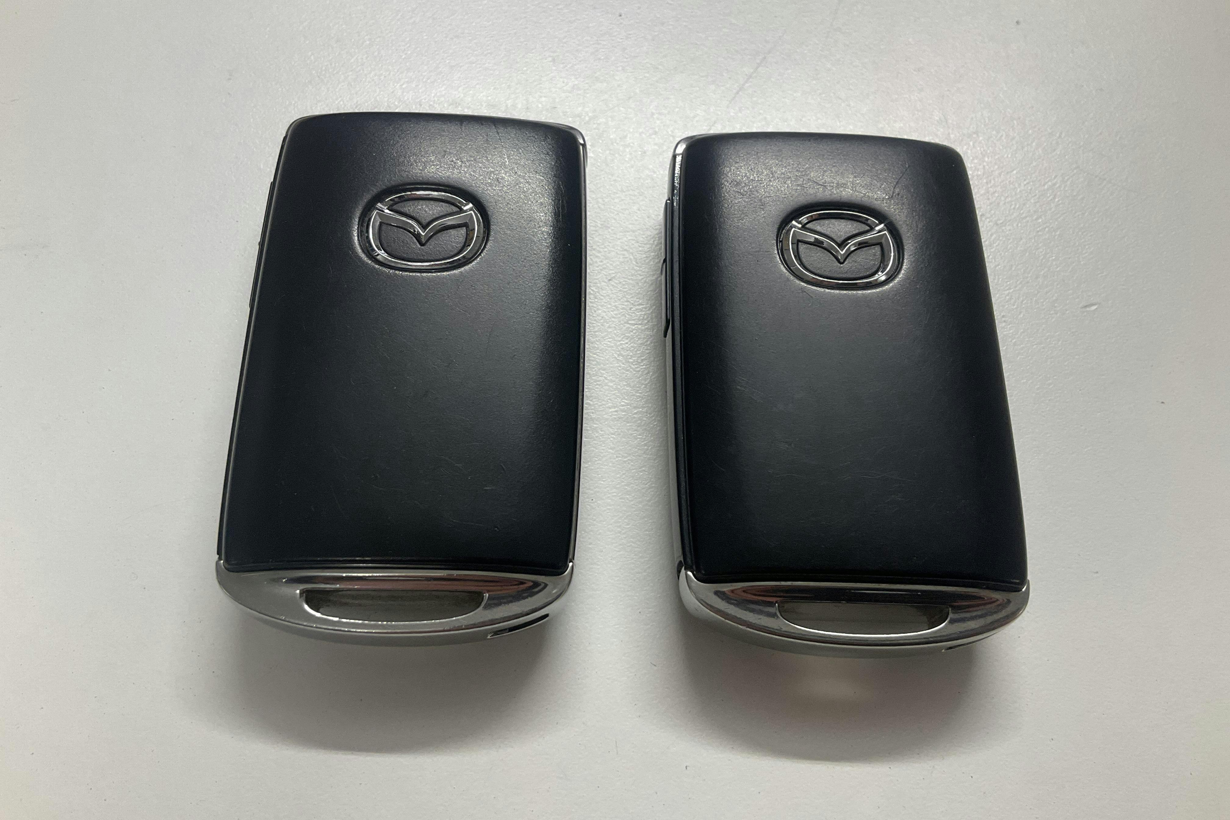 Präsentationsfoto 22 von 22: Mazda MX-30 e-Skyactiv (145hk) - 70 210 Kilometer - Verkaufsautomat - Weiß - 2021