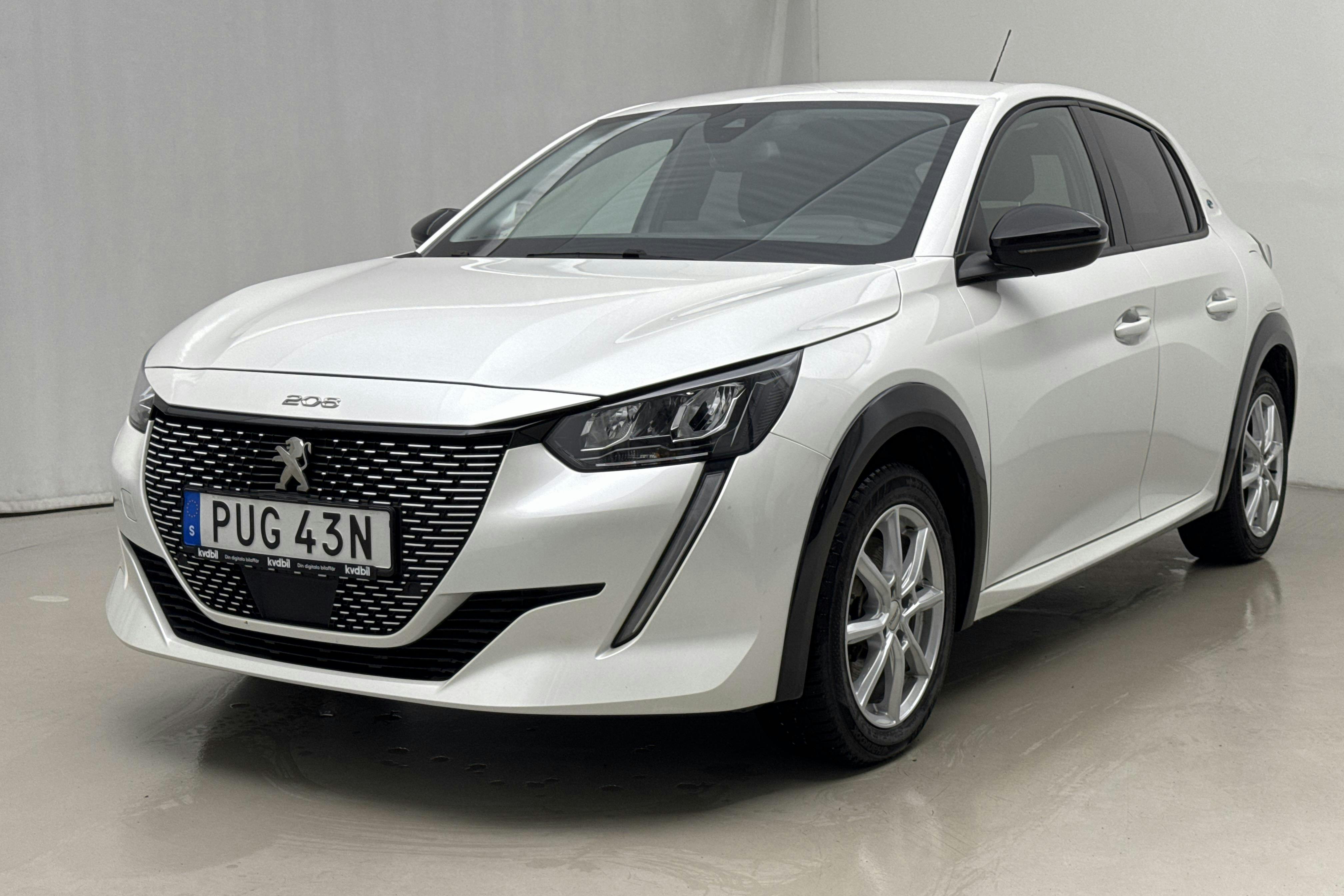 Zdjęcie prezentacyjne 1 z 20: Peugeot e-208 50kWh 5dr (136hk) - 43 110 km - Automatyczna - biały - 2022
