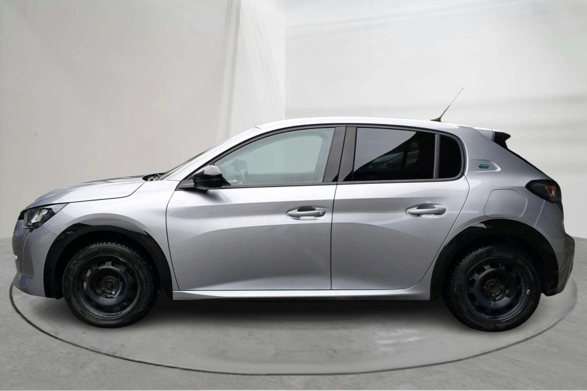 Präsentationsfoto 2 von 16: Peugeot e-208 50kWh 5dr (136hk) - 62 130 Kilometer - Verkaufsautomat - grau - 2022