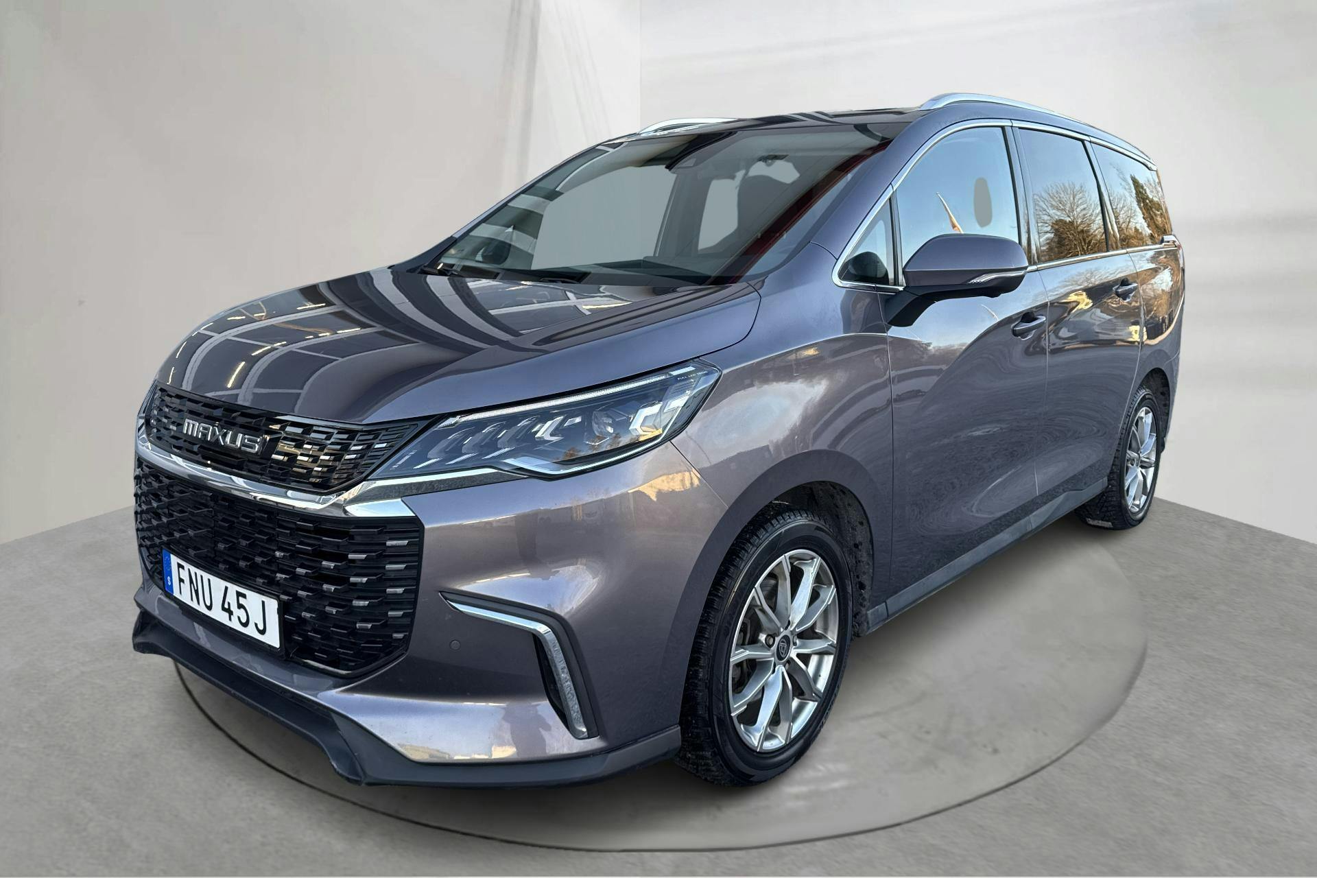 Presentation photo 1 of 19: Maxus Euniq 5 MPV 70kWh (177hk) - 36 610 km - Automatic - gray - 2020