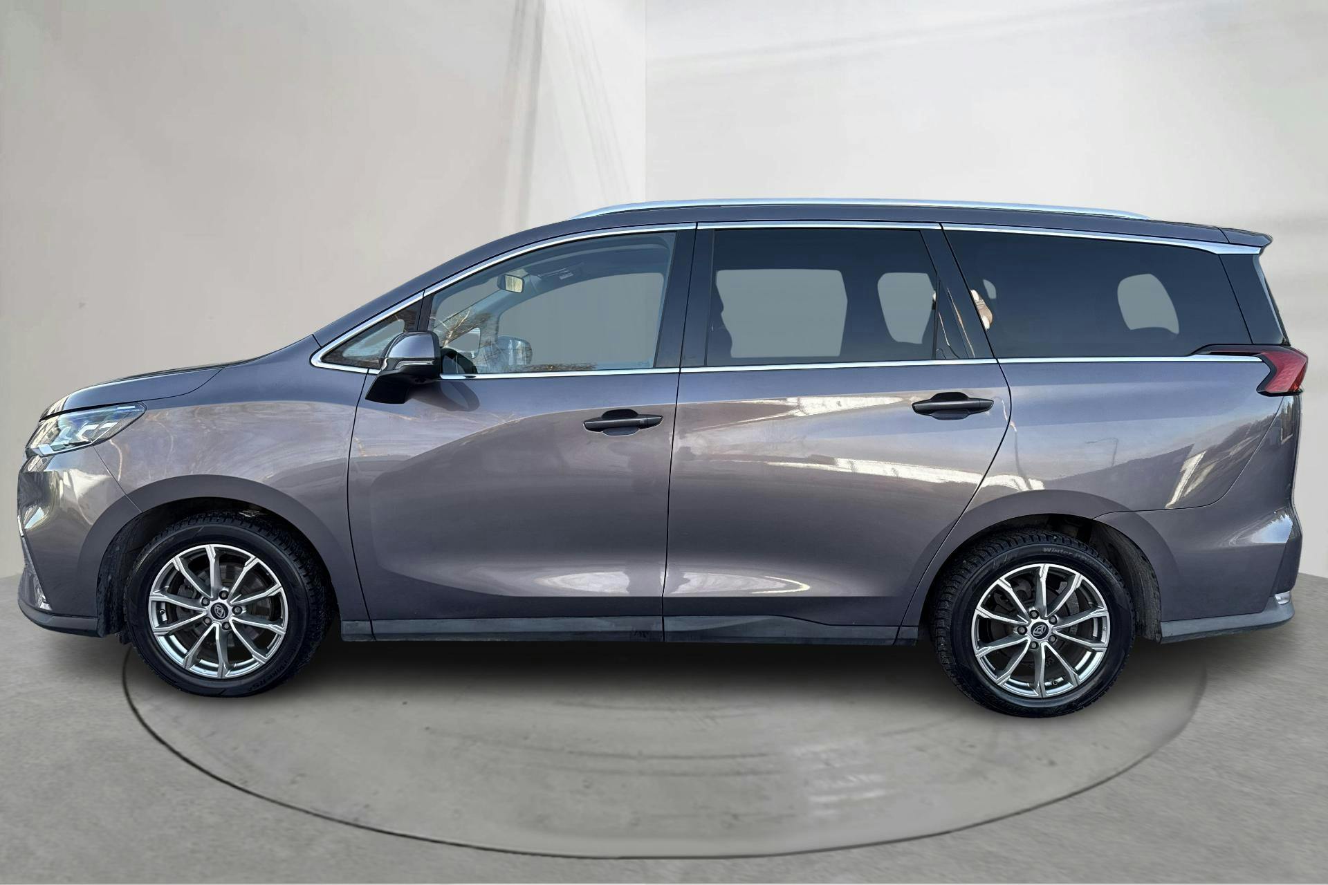 Presentation photo 2 of 19: Maxus Euniq 5 MPV 70kWh (177hk) - 36 610 km - Automatic - gray - 2020
