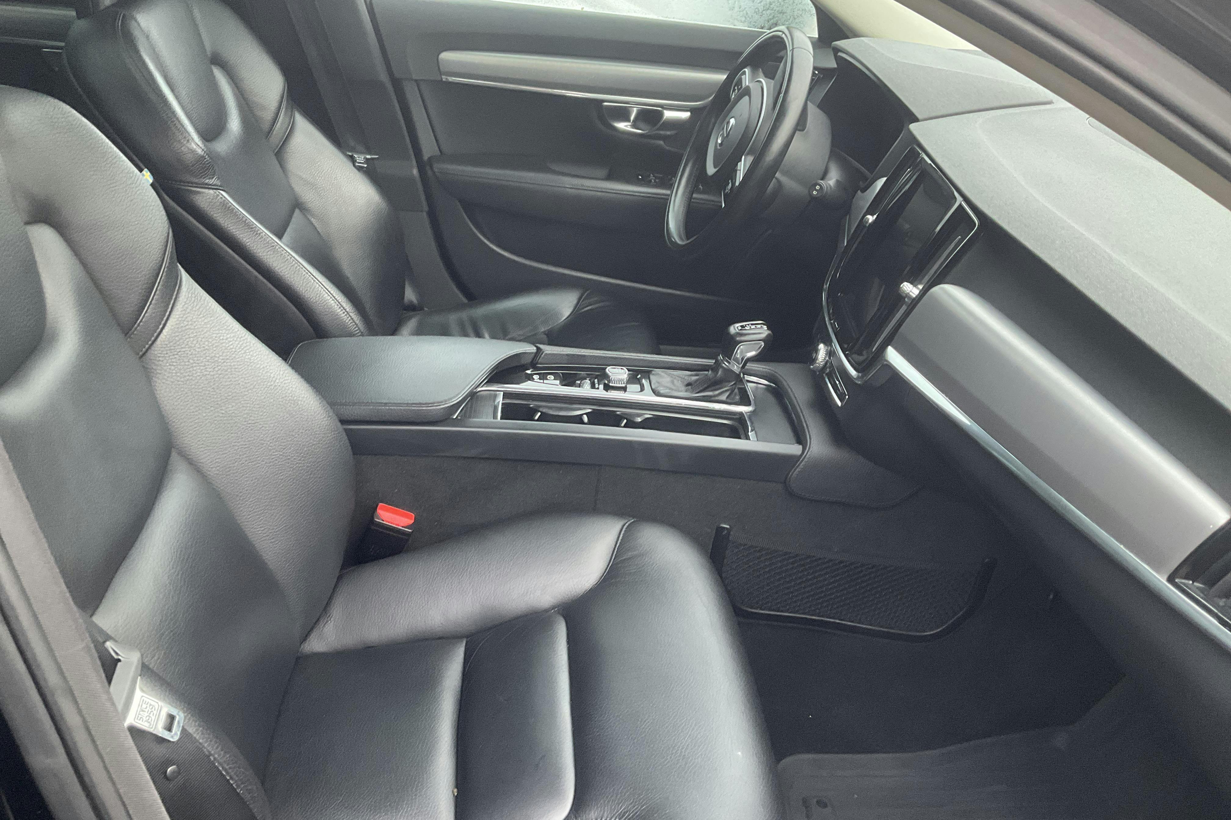 Esitlusfoto 25 aadressil 25: Volvo V90 D3 (150hk) - 224 790 km - Automaatne - must - 2018