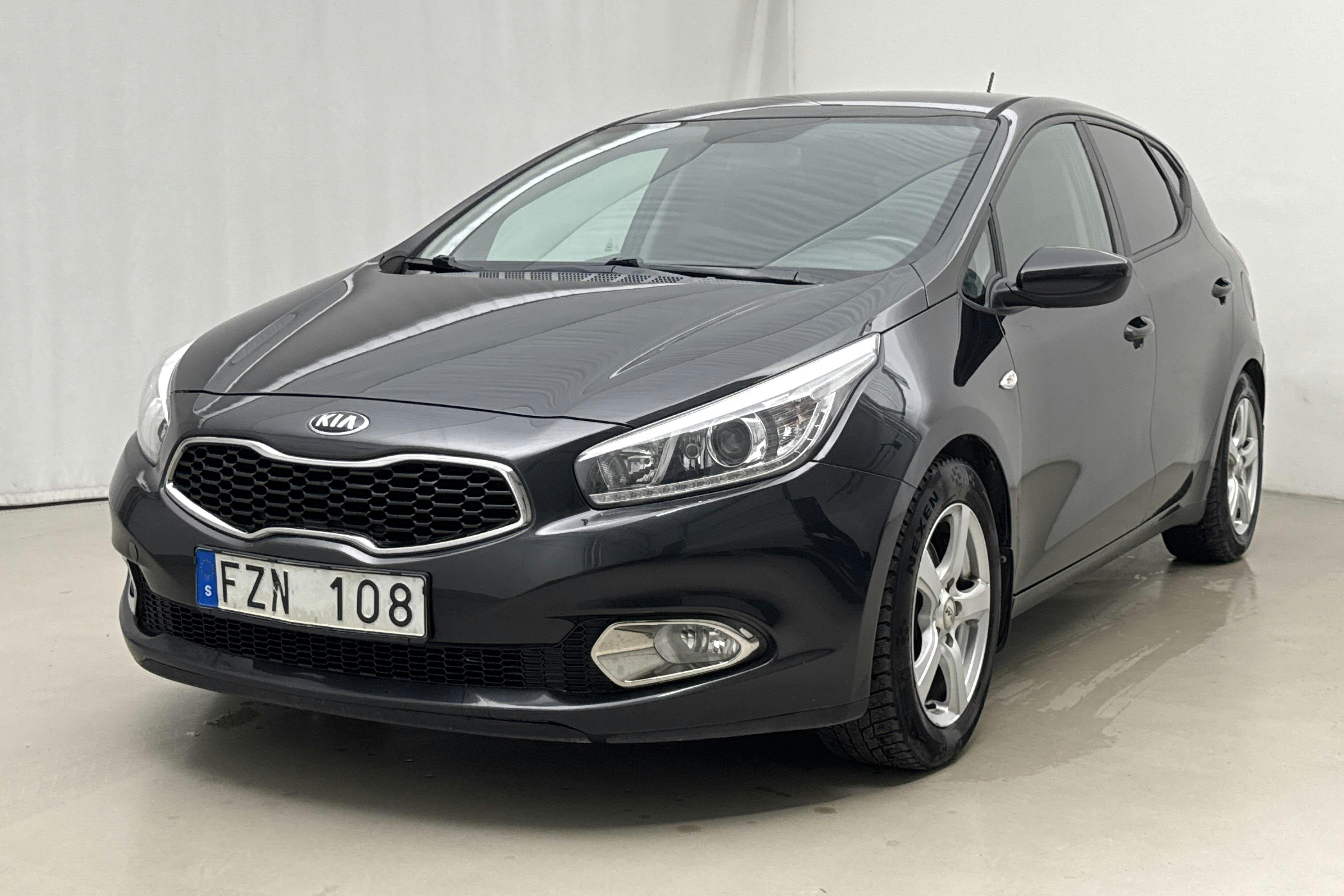 Presentation photo 1 of 16: KIA Cee'd 1.4 5dr (100hk) - 127 640 km - Manual - black - 2013