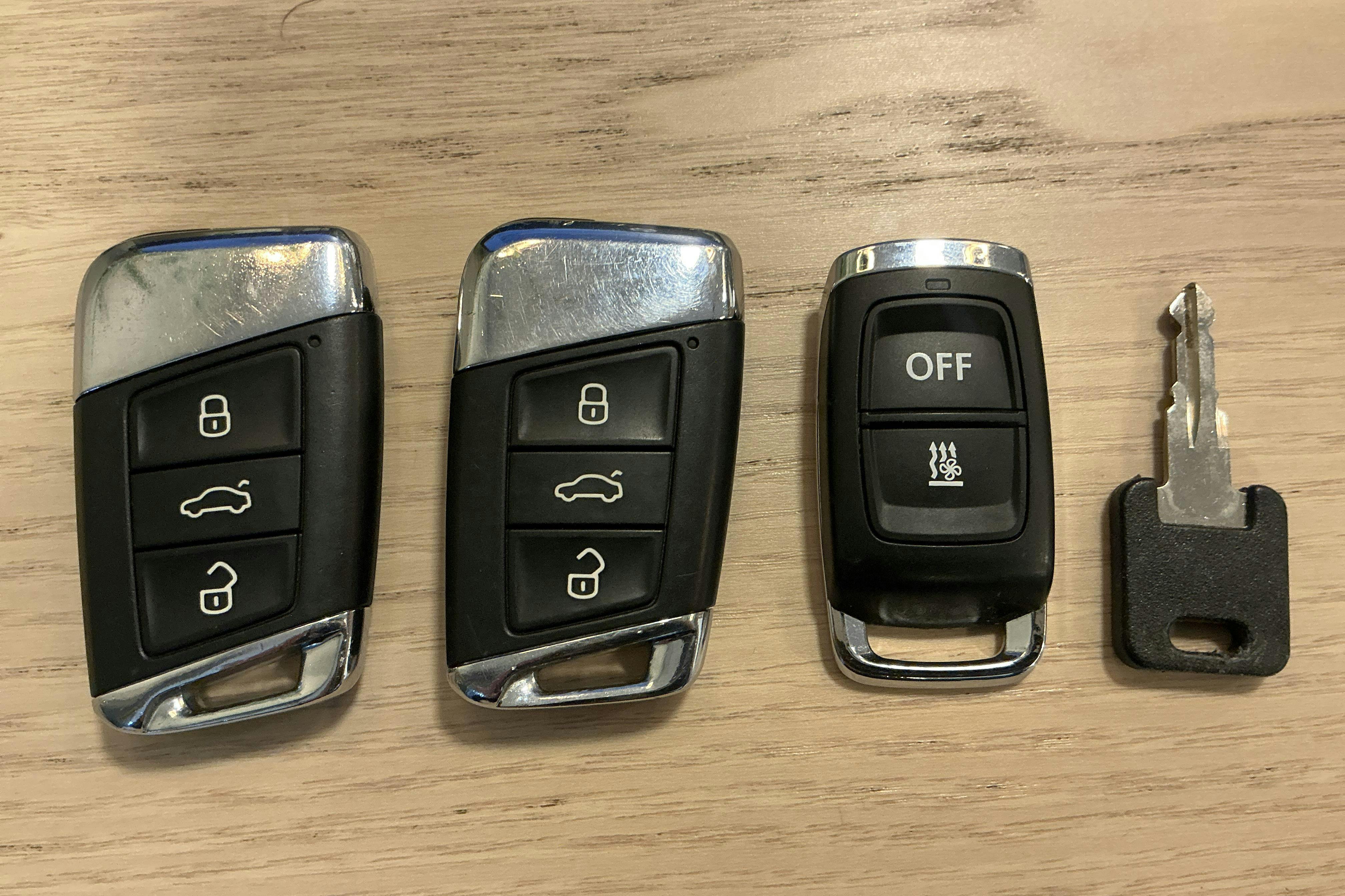 Zdjęcie prezentacyjne 18 z 18: VW Passat 1.4 GTE Sportscombi (218hk) - 142 700 km - Automatyczna - niebieski - 2020