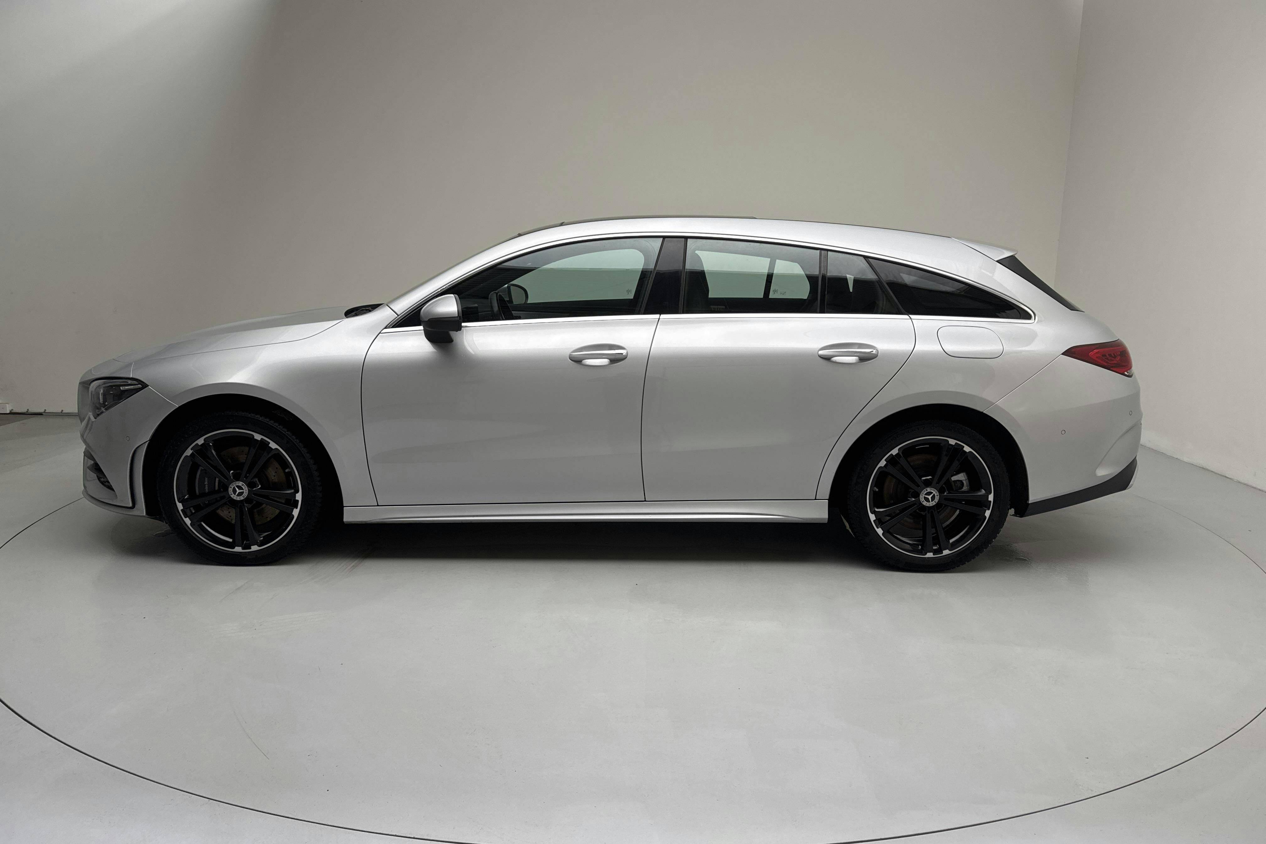 Presentation photo 2 of 18: Mercedes CLA 250 e Shooting Brake X118 (218hk) - 88 050 km - Automatic - silver - 2022