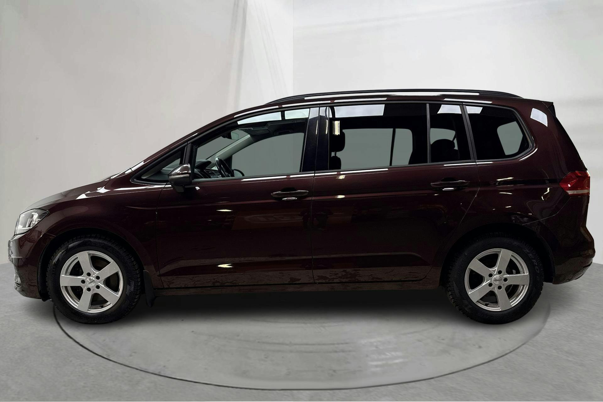 Presentation photo 2 of 17: VW Touran 1.6 TDI (115hk) - 76 610 km - Automatic - Dark Red - 2019