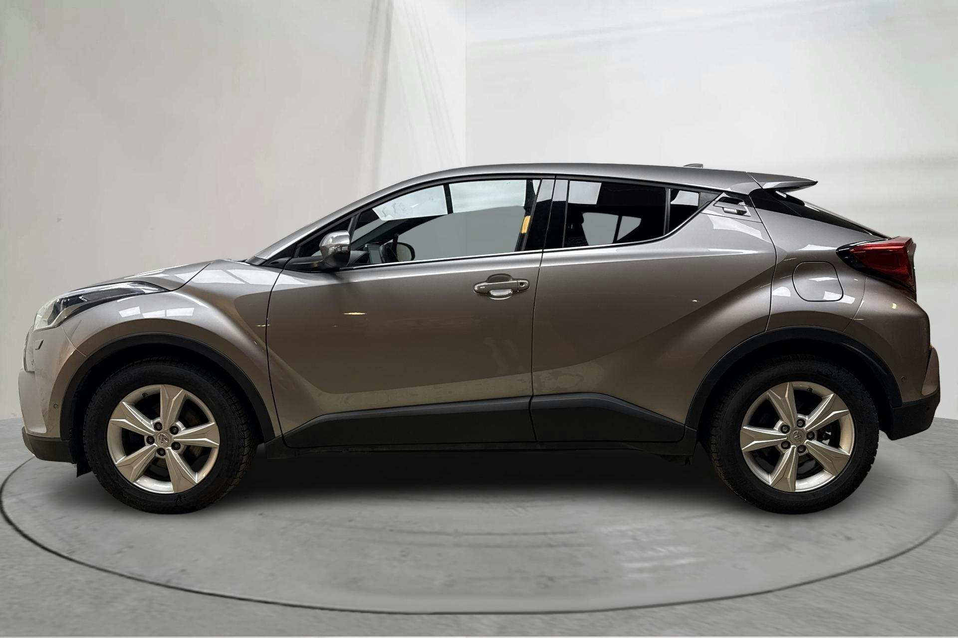 Esitlusfoto 2 aadressil 15: Toyota C-HR 1.2T AWD (116hk) - 76 670 km - Automaatne - Dark Grey - 2017