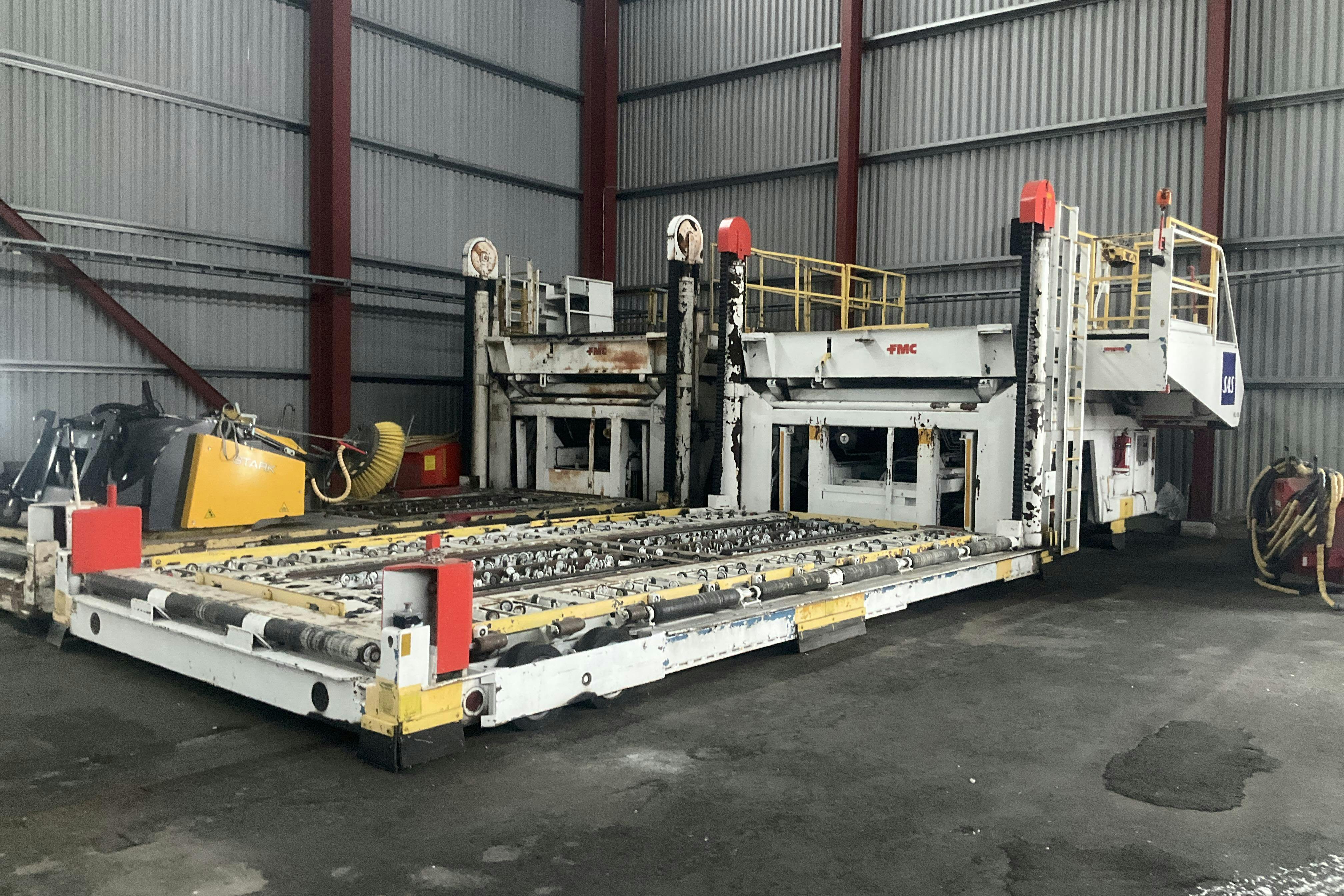 Presentation photo 1 of 40: FMC MDL-40 Main deck loader (-79) -  - 1979