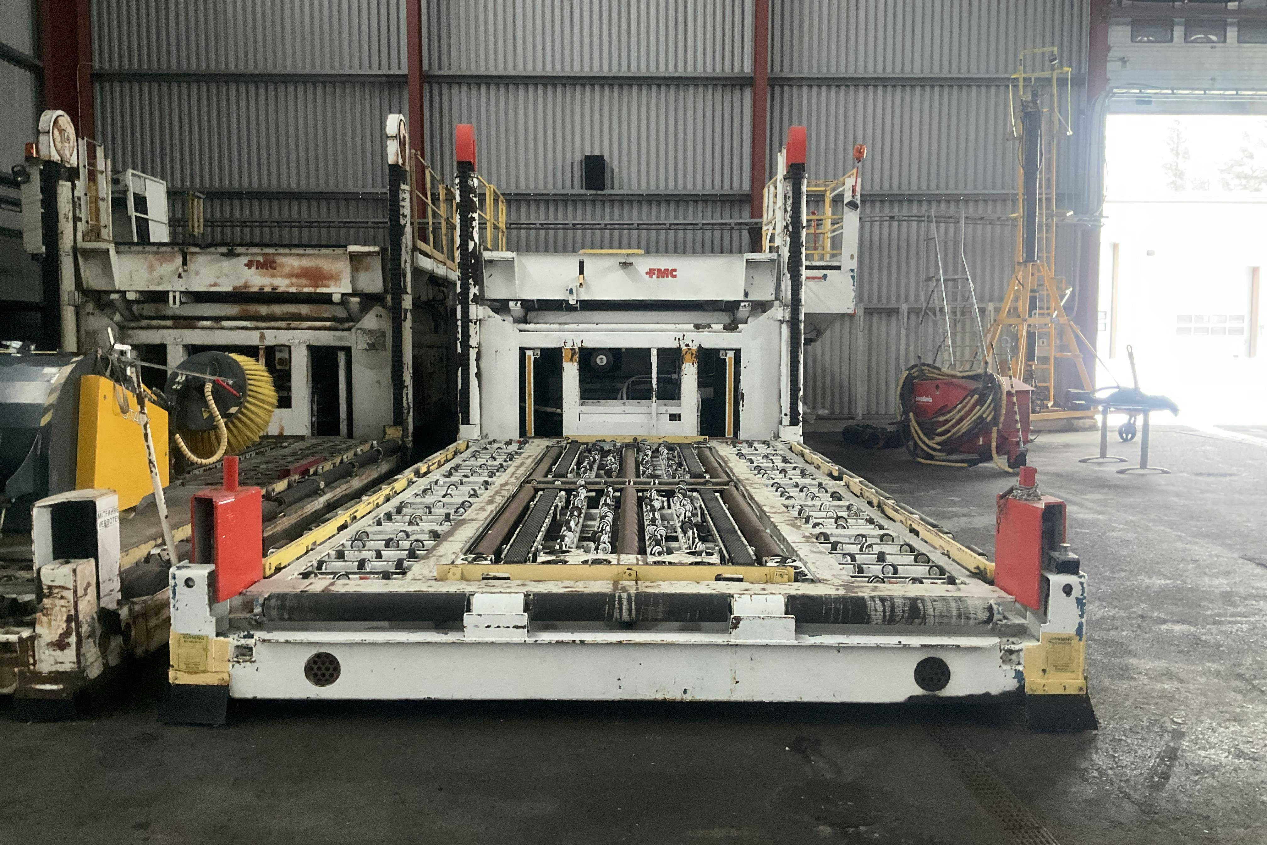 Presentation photo 2 of 40: FMC MDL-40 Main deck loader (-79) -  - 1979