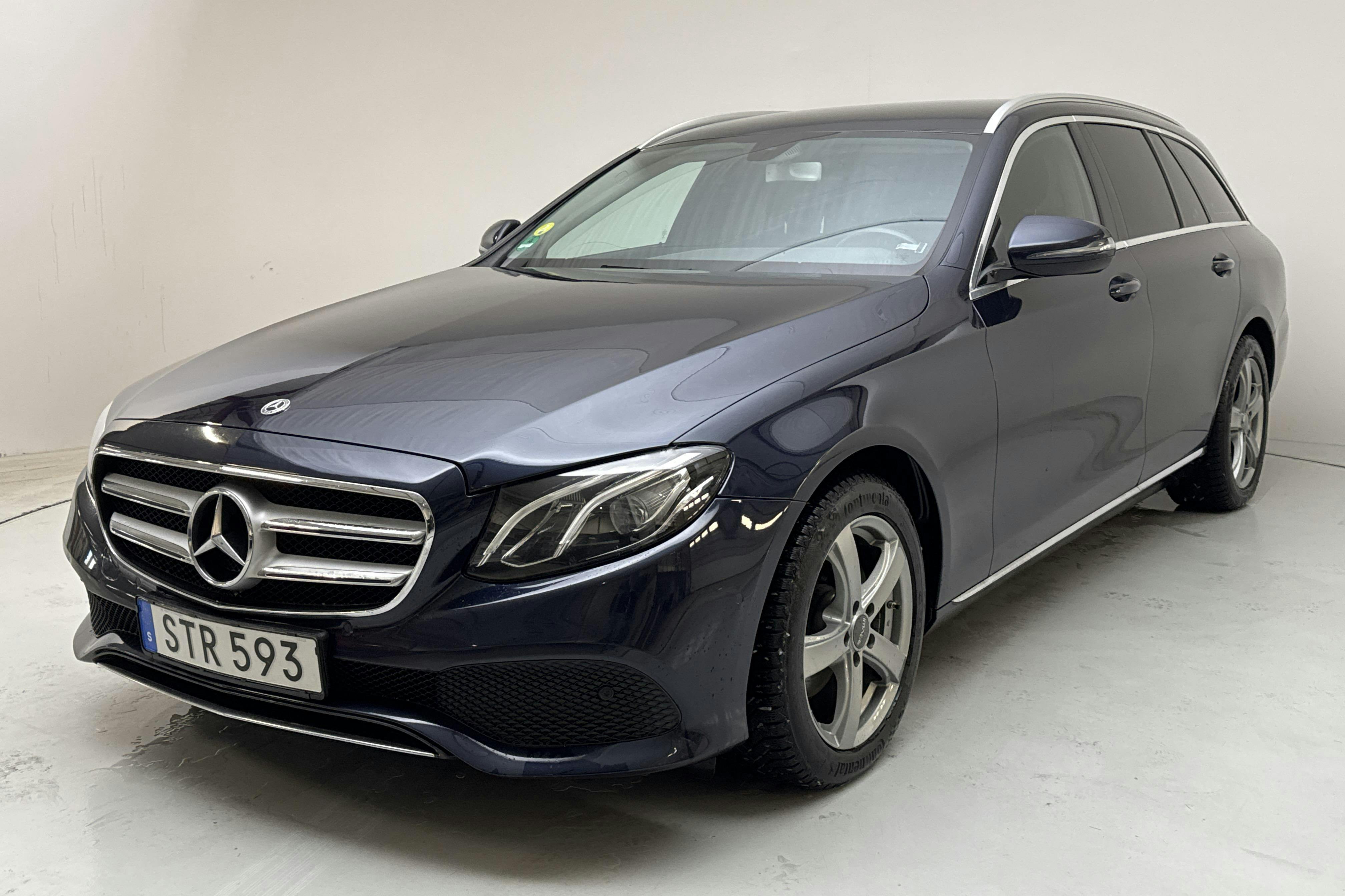 Presentationsfoto 1 av 15: Mercedes E 200 d Kombi S213 (150hk) - 17 518 mil - Automat - Dark Blue - 2018