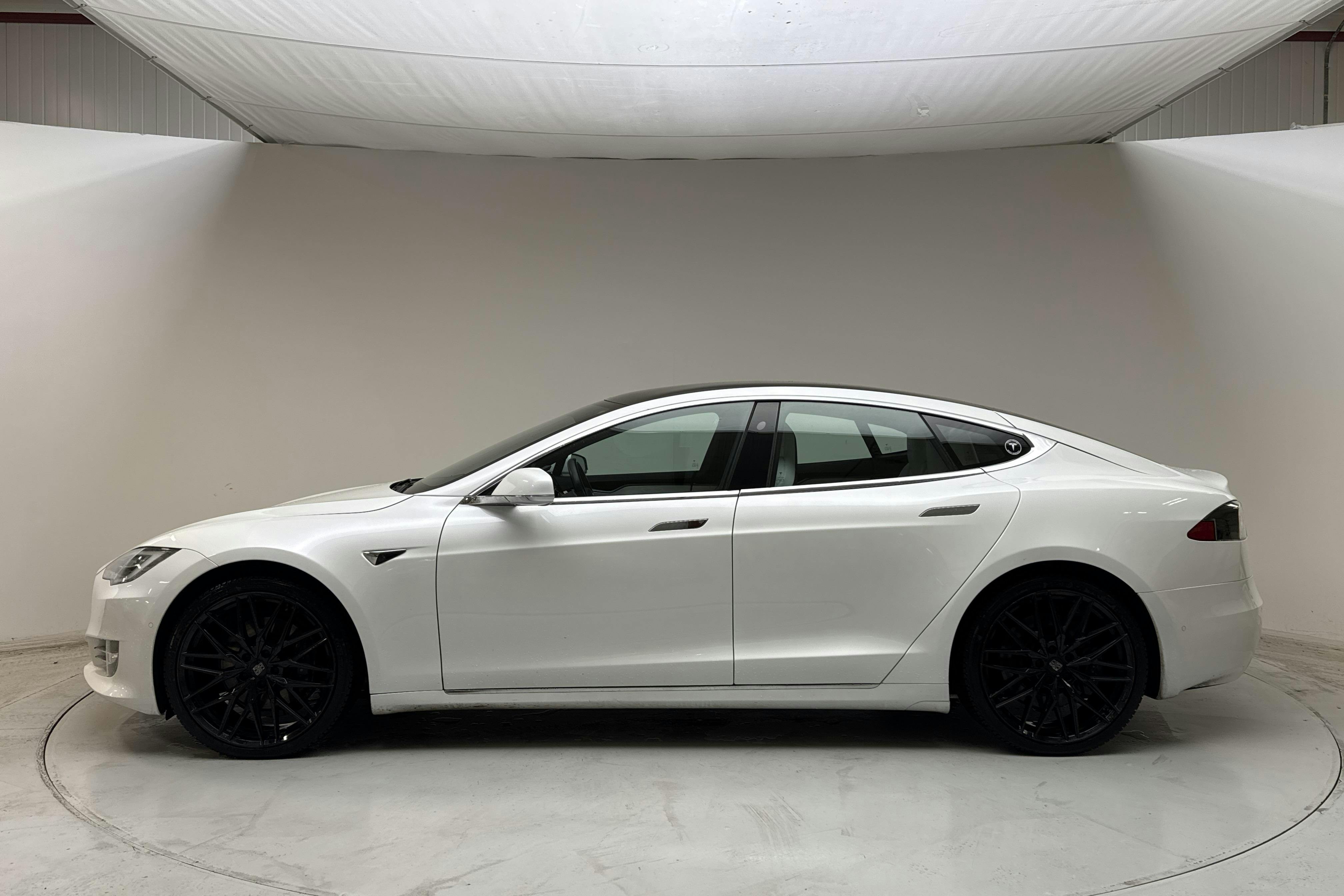 Presentation photo 2 of 19: Tesla Model S Dual Motor Long Range AWD - 83 730 km - Automatic - white - 2020