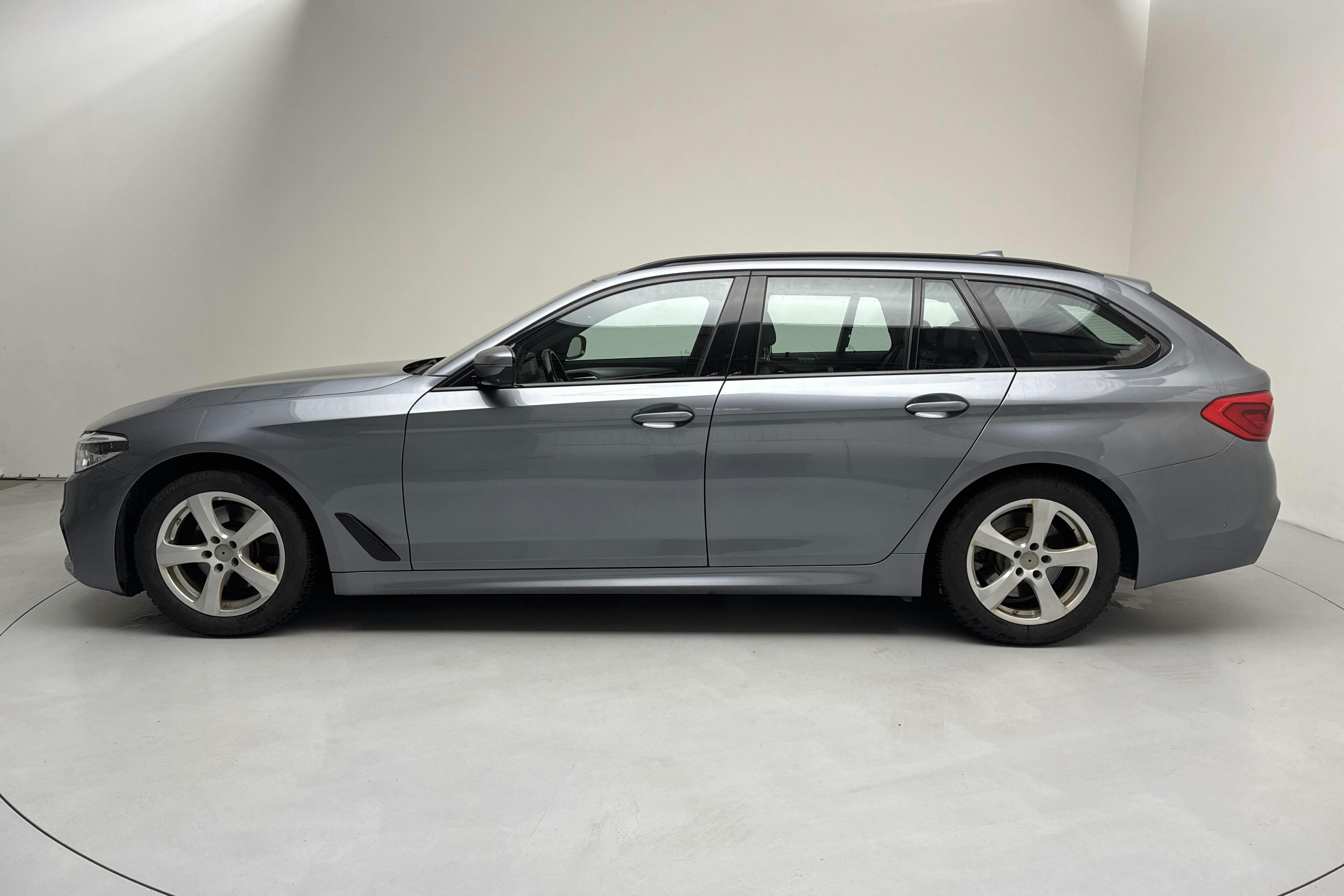 Presentation photo 2 of 24: BMW 520d xDrive Touring, G31 (190hk) - 149 410 km - Automatic - blue - 2019