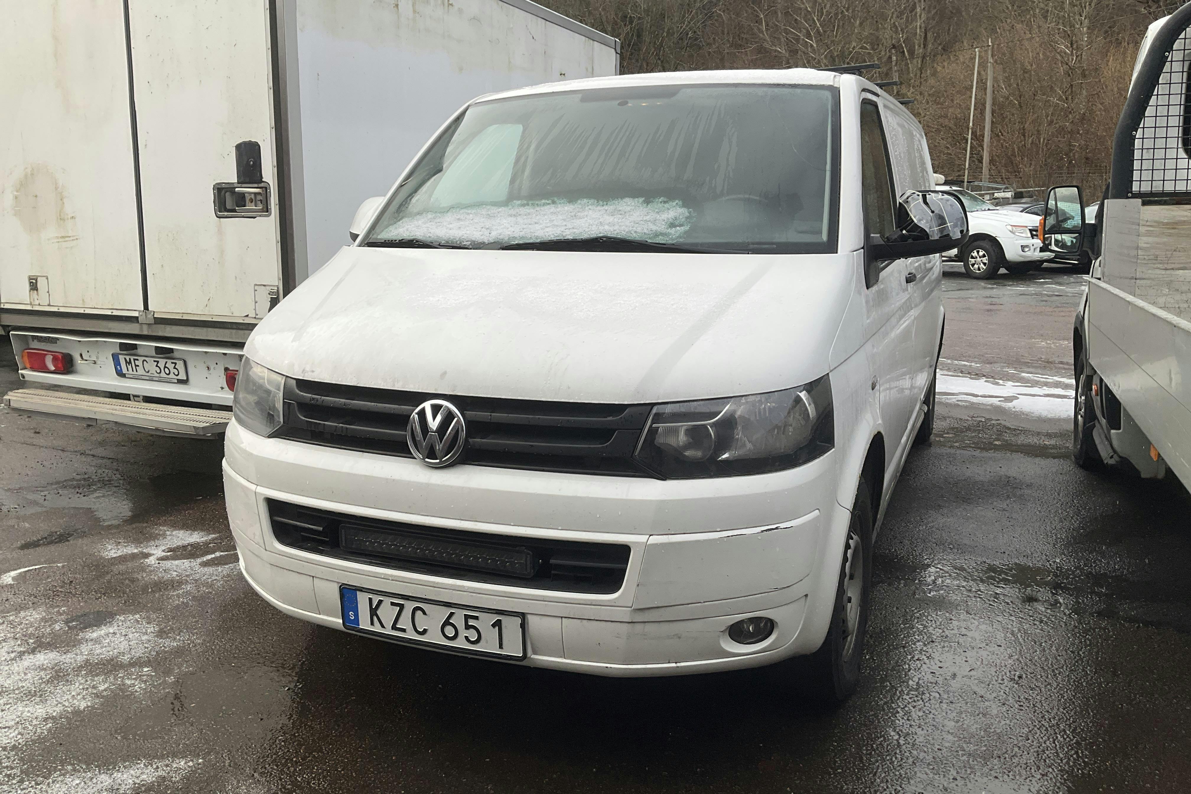 Esittelykuva 1 osoitteesta 11: VW Transporter T5 2.0 TDI (140hk) - 326 270 km - Automaattinen - valkoinen - 2011