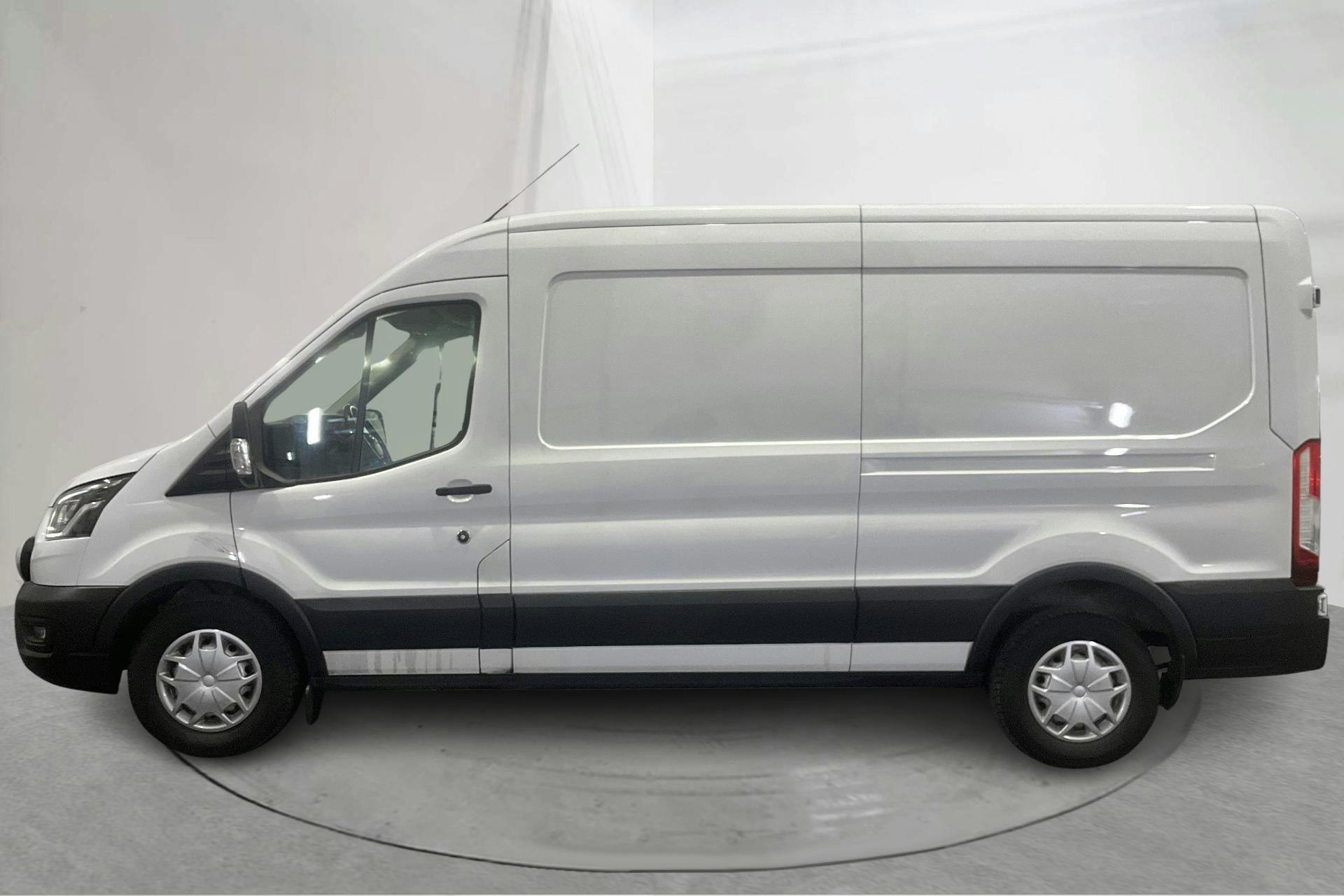 Presentationsfoto 2 av 15: Ford Transit 350 2.0 TDCi 2WD Skåp (170hk) - 11 094 mil - Automat - vit - 2020