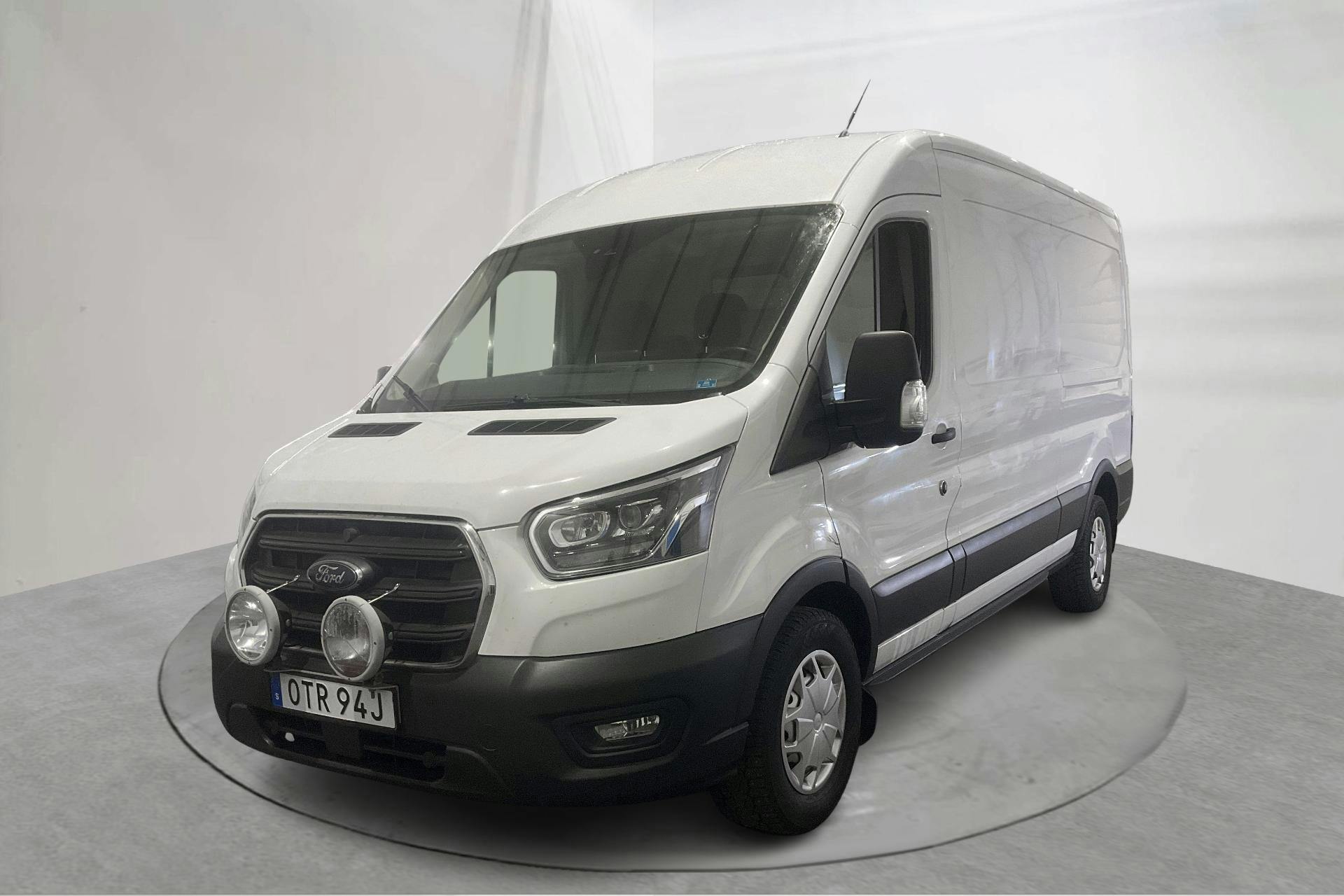 Presentationsfoto 1 av 15: Ford Transit 350 2.0 TDCi 2WD Skåp (170hk) - 11 094 mil - Automat - vit - 2020
