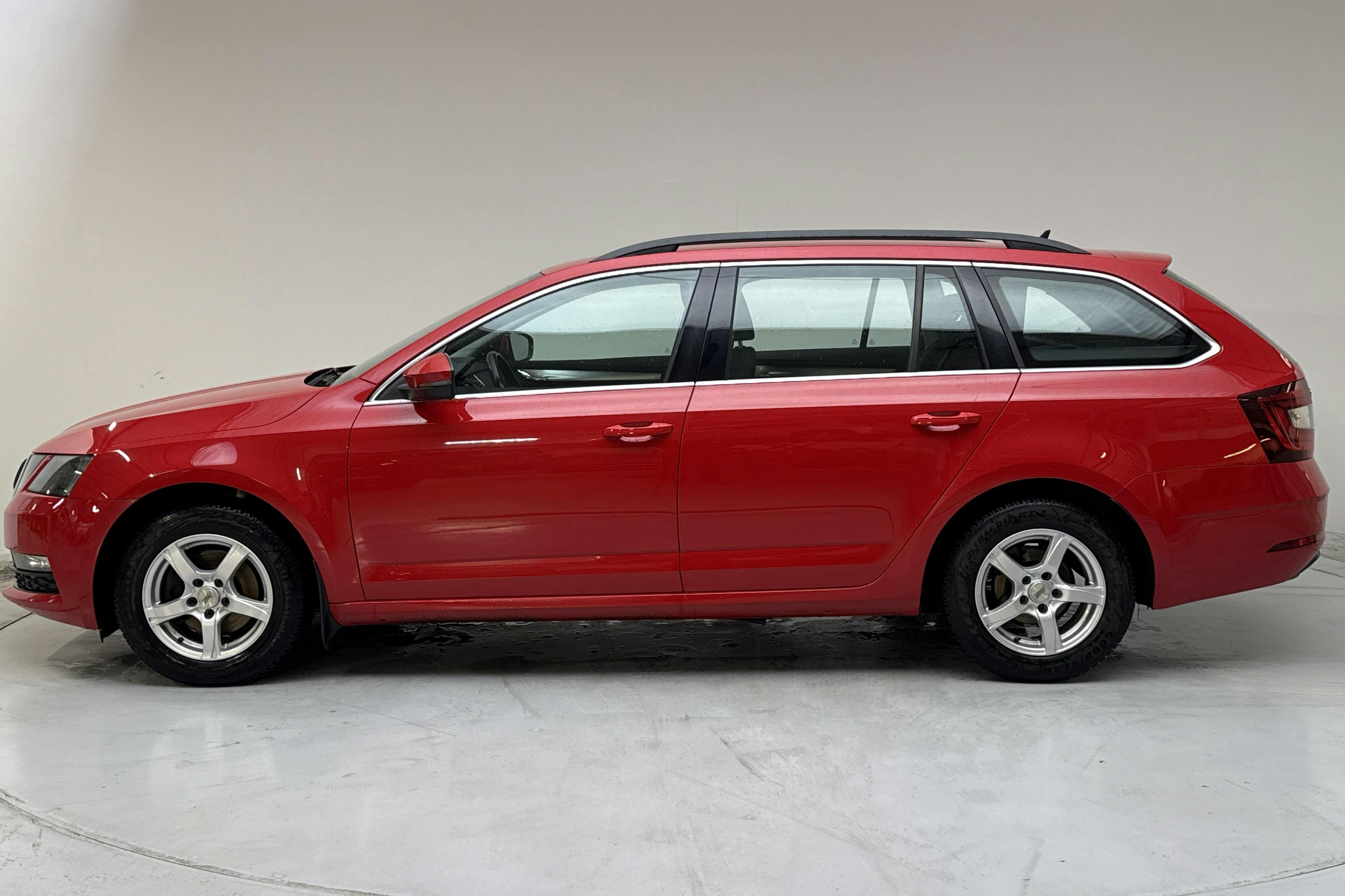 Presentation photo 2 of 12: Skoda Octavia III 1.5 TSI G-TEC Combi (130hk) - 107 790 km - Automatic - red - 2020