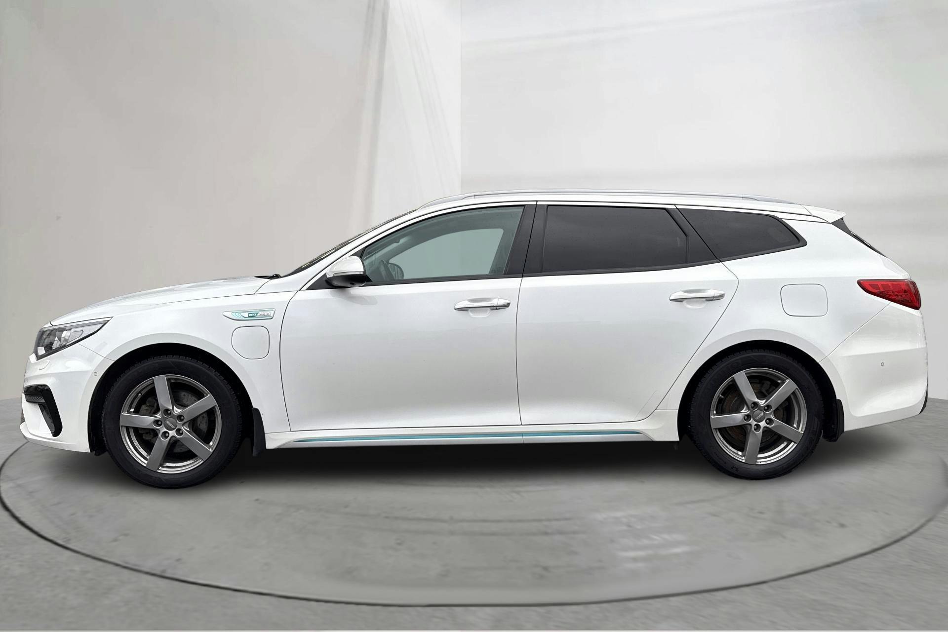 Zdjęcie prezentacyjne 2 z 23: KIA Optima 2.0 GDi Plug-in Hybrid SW (205hk) - 177 640 km - Automatyczna - biały - 2020