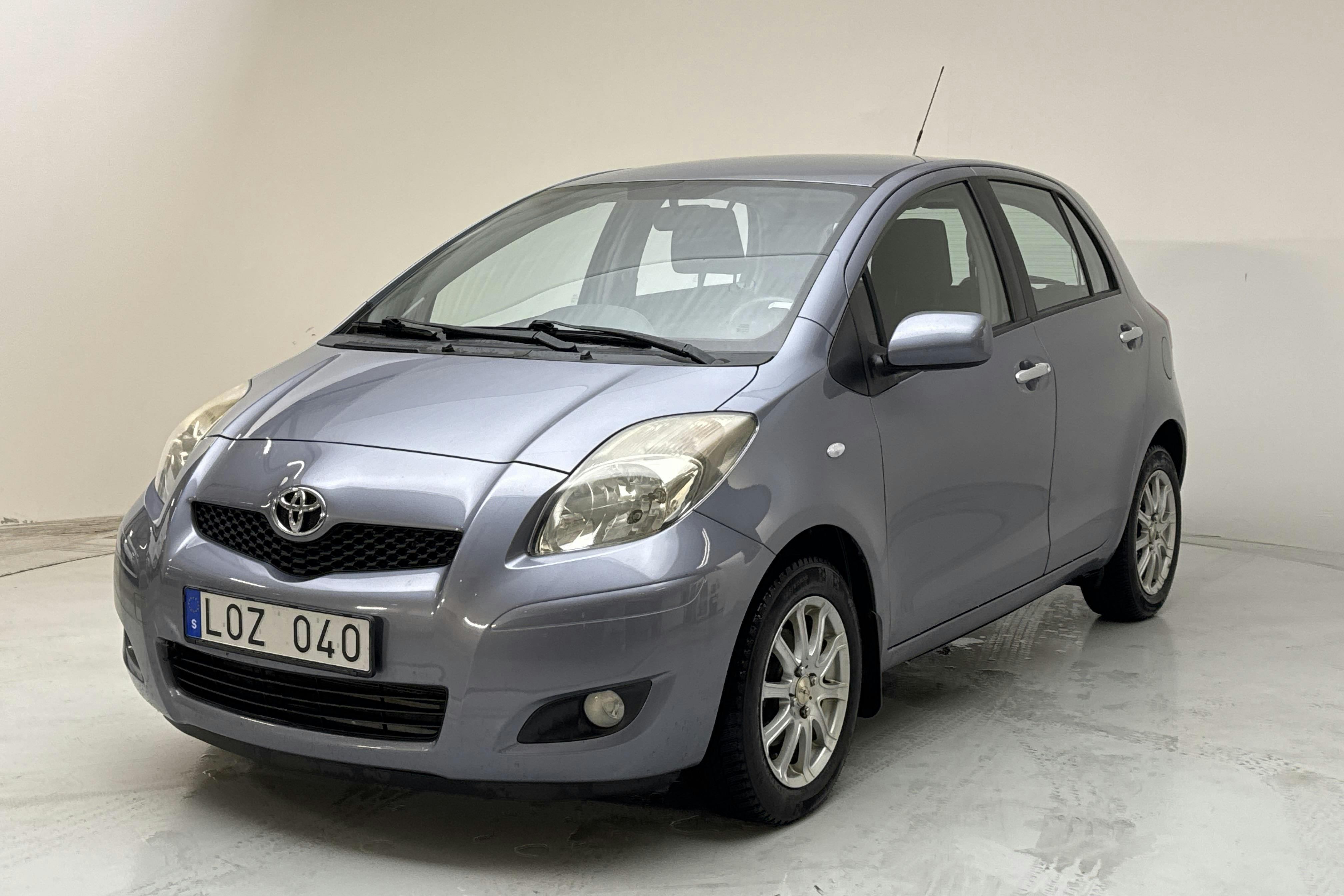 Toyota Yaris 1.33 5dr (100hk) - 132 930 km - Manualna - niebieski - 2011