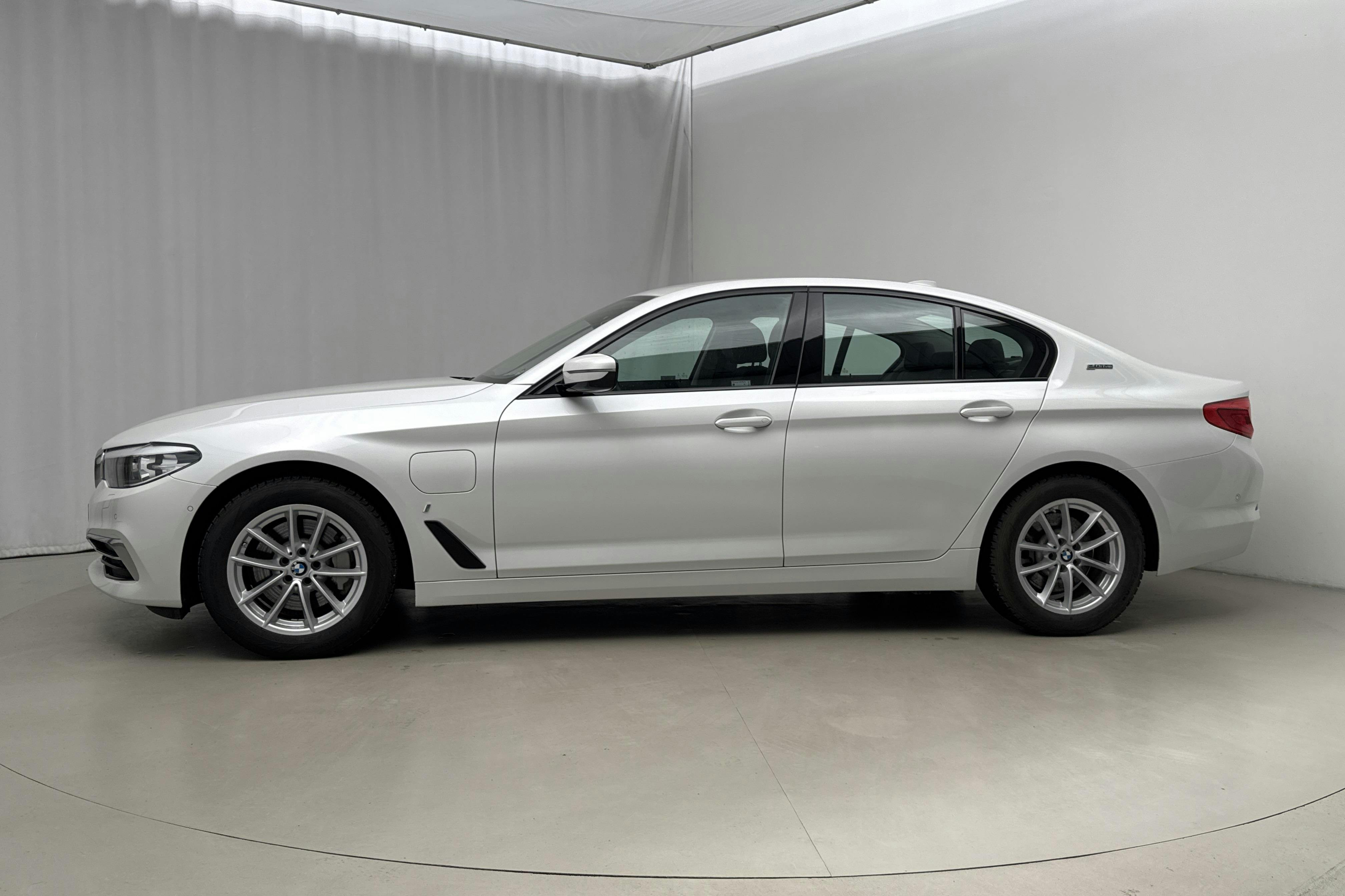 Presentation photo 2 of 22: BMW 530e iPerformance Sedan, G30 (252hk) - 76 770 km - Automatic - white - 2019