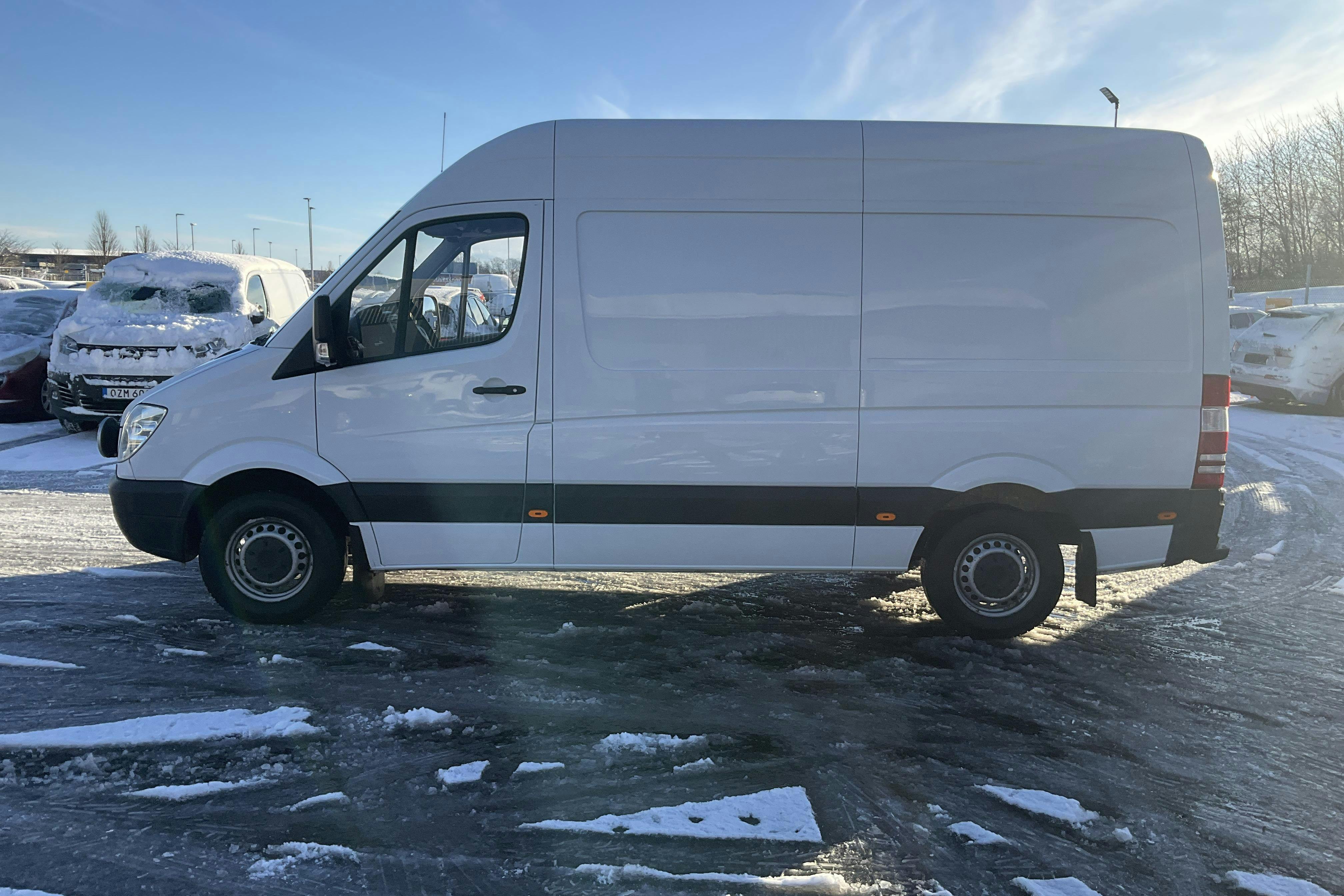 Presentation photo 2 of 13: Mercedes Sprinter 213 CDI (129hk) - 171 340 km - Automatic - white - 2014