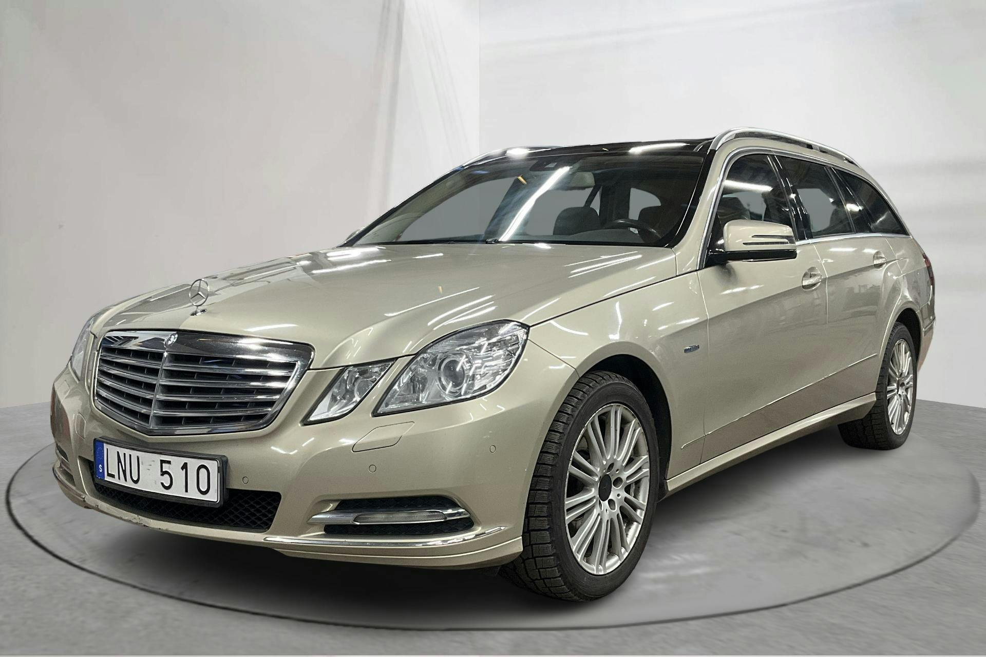 Presentation photo 1 of 19: Mercedes E 350 CDI BlueEfficiency Kombi 4Matic S212 (231hk) - 176 780 km - Automatic - Light Brown - 2011