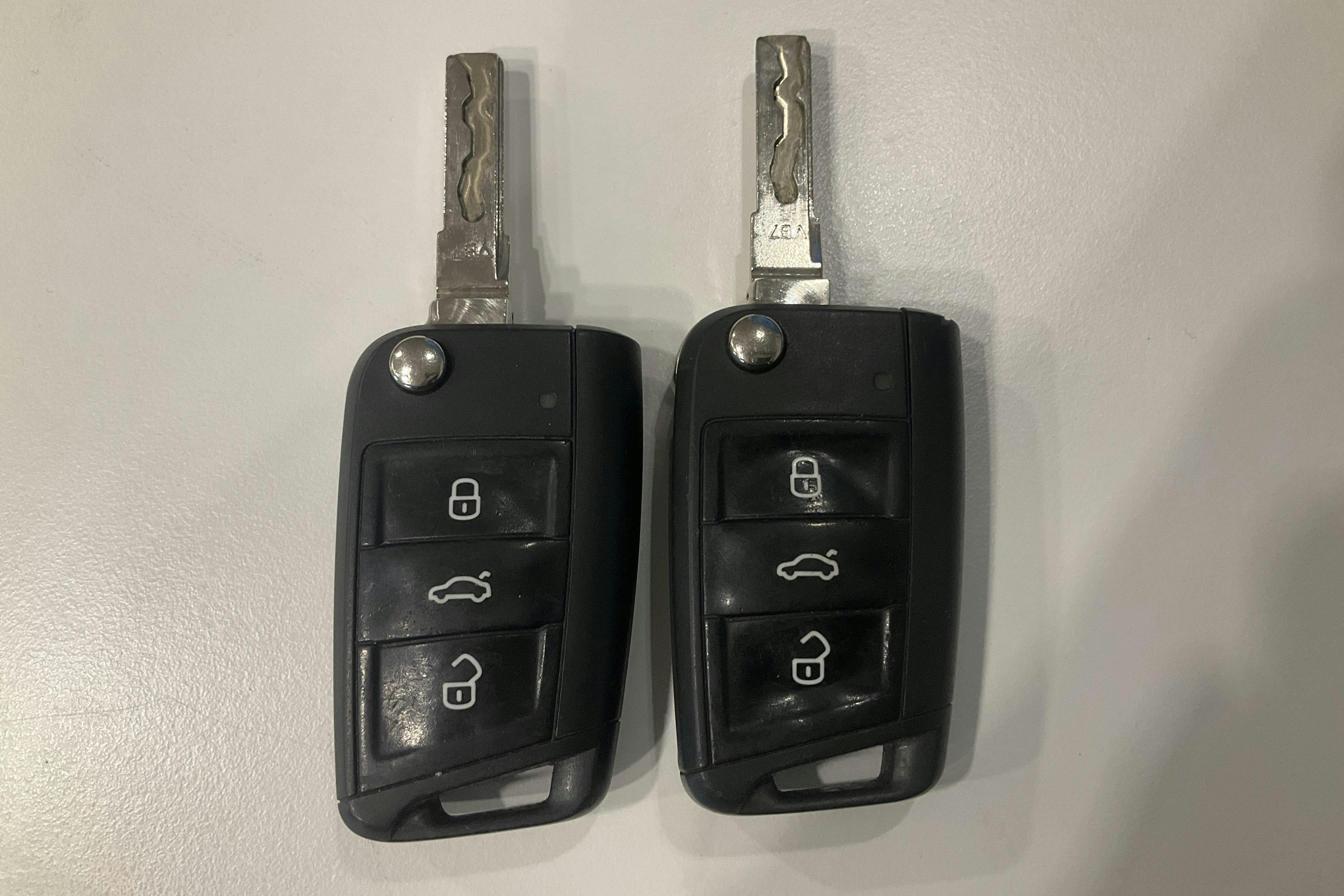 Presentation photo 17 of 17: Skoda Octavia III 1.6 TDI GreenLine CR Combi (110hk) - 209 270 km - Manual - blue - 2015