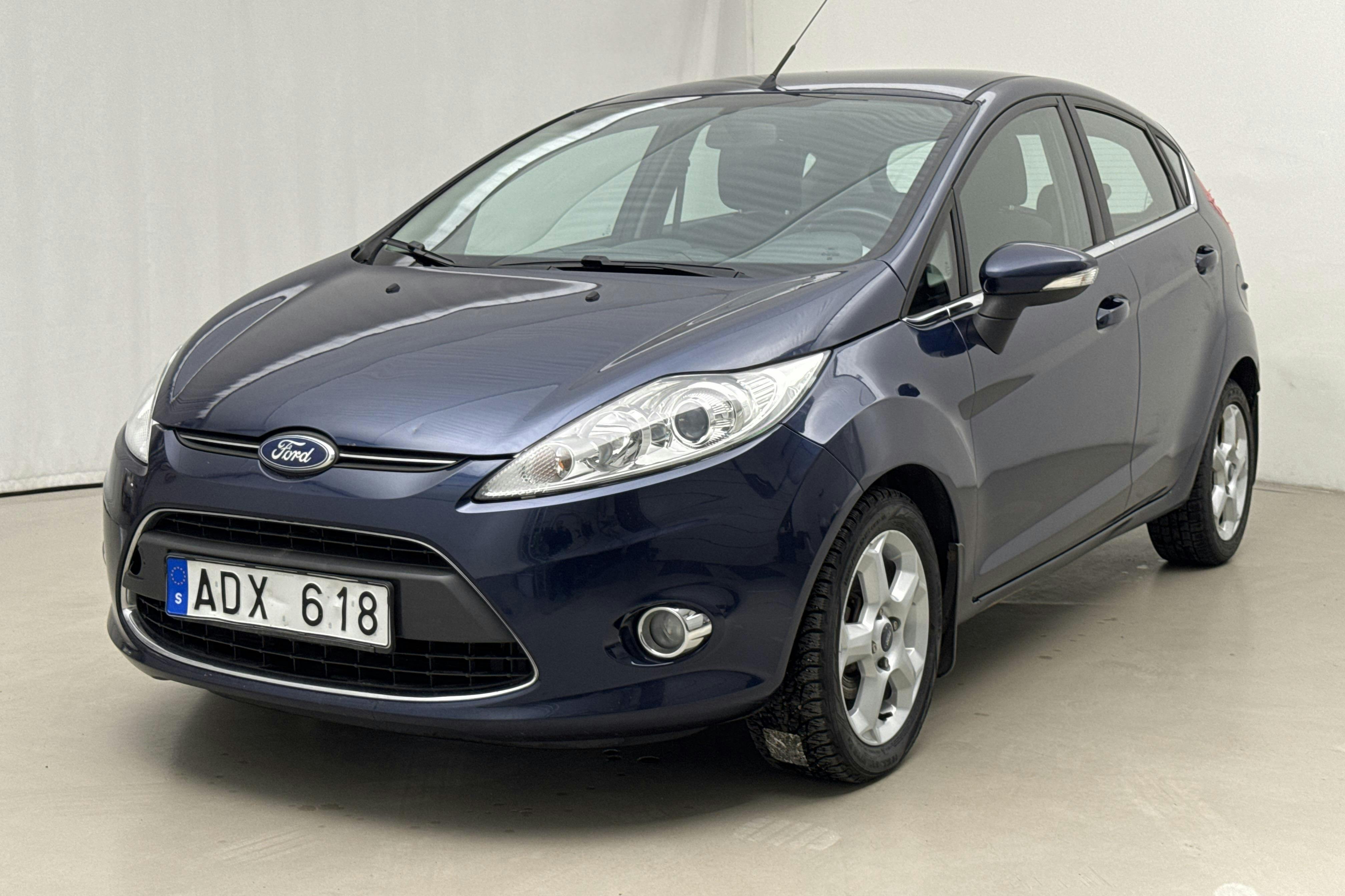 Esitlusfoto 1 aadressil 15: Ford Fiesta 1.25 5dr (82hk) - 127 130 km - Käsitsi - sinine - 2012