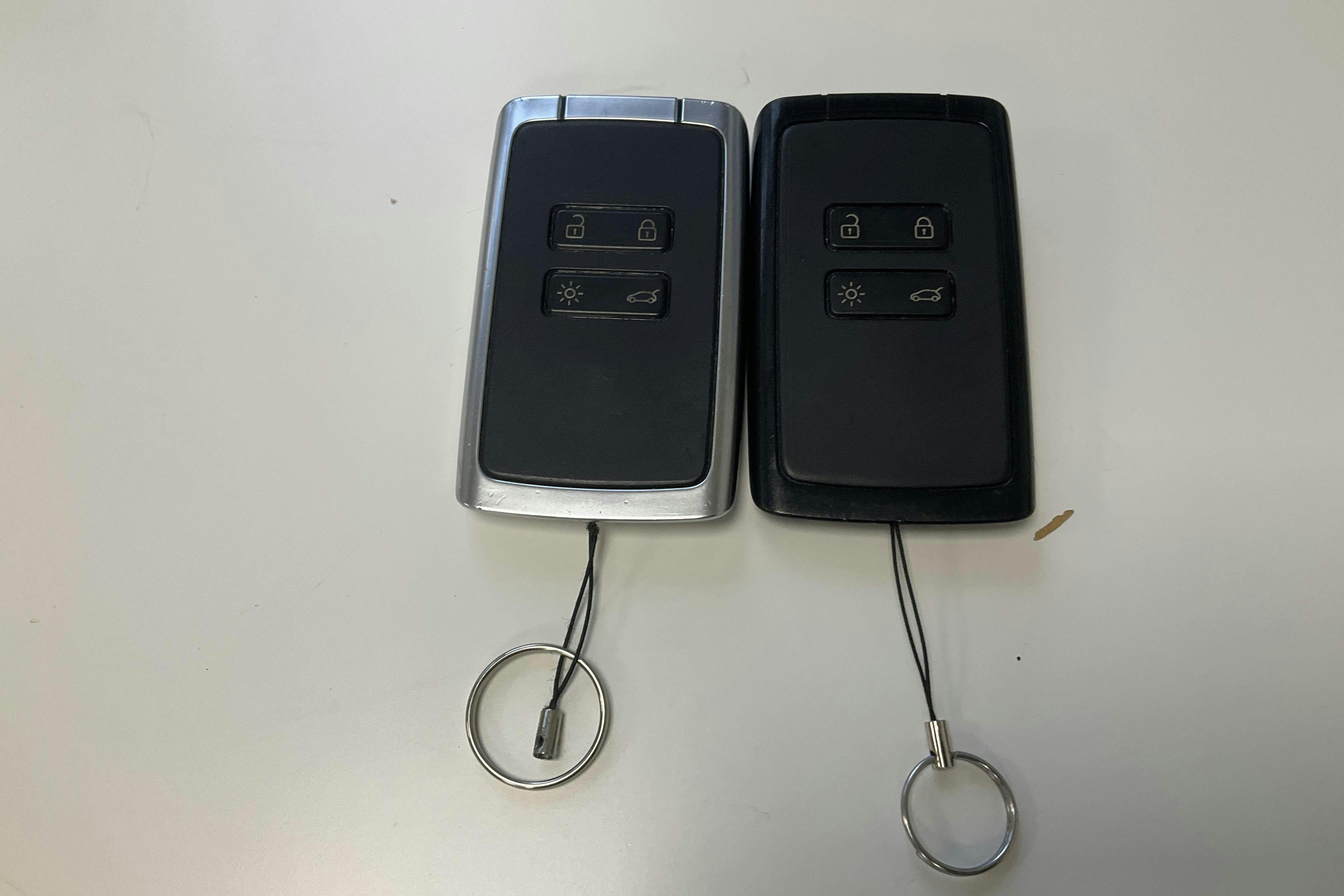 Presentation photo 12 of 12: Renault Mégane 1.5 dCi Sport Tourer (115hk) - 119 910 km - Automatic - silver - 2020