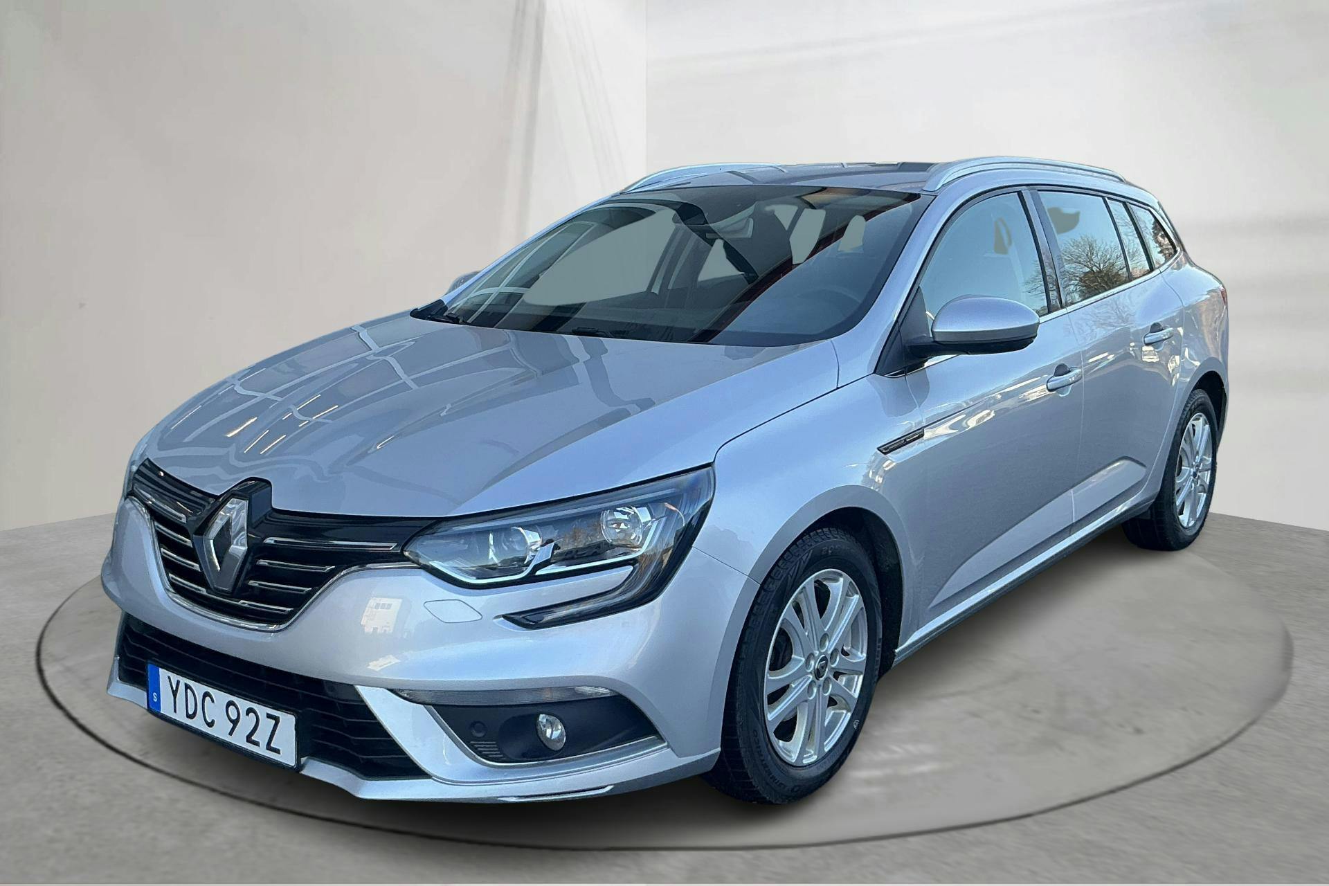Presentation photo 1 of 12: Renault Mégane 1.5 dCi Sport Tourer (115hk) - 119 910 km - Automatic - silver - 2020