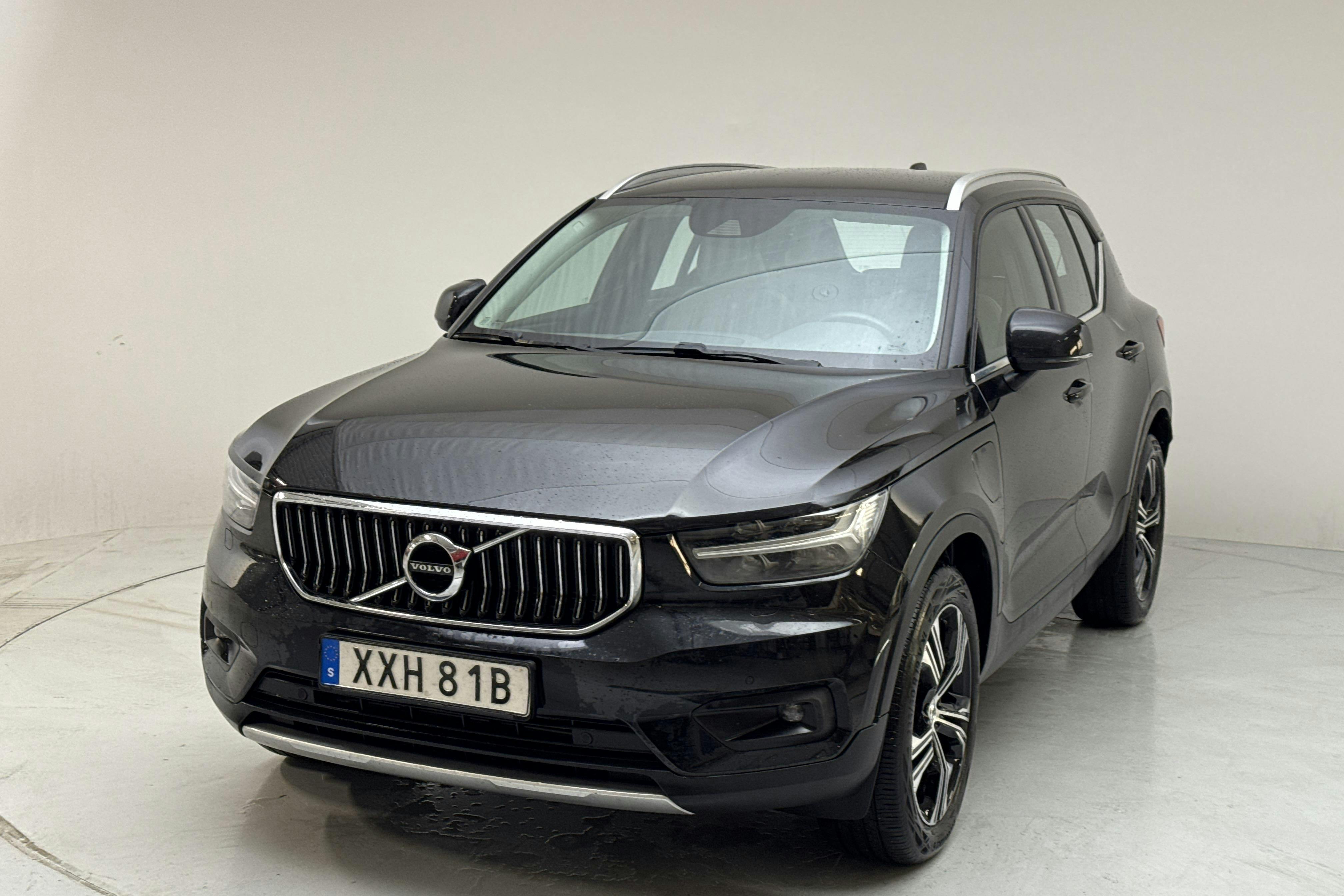 Esitlusfoto 1 aadressil 16: Volvo XC40 T5 2WD Twin Engine (262hk) - 64 040 km - Automaatne - must - 2021