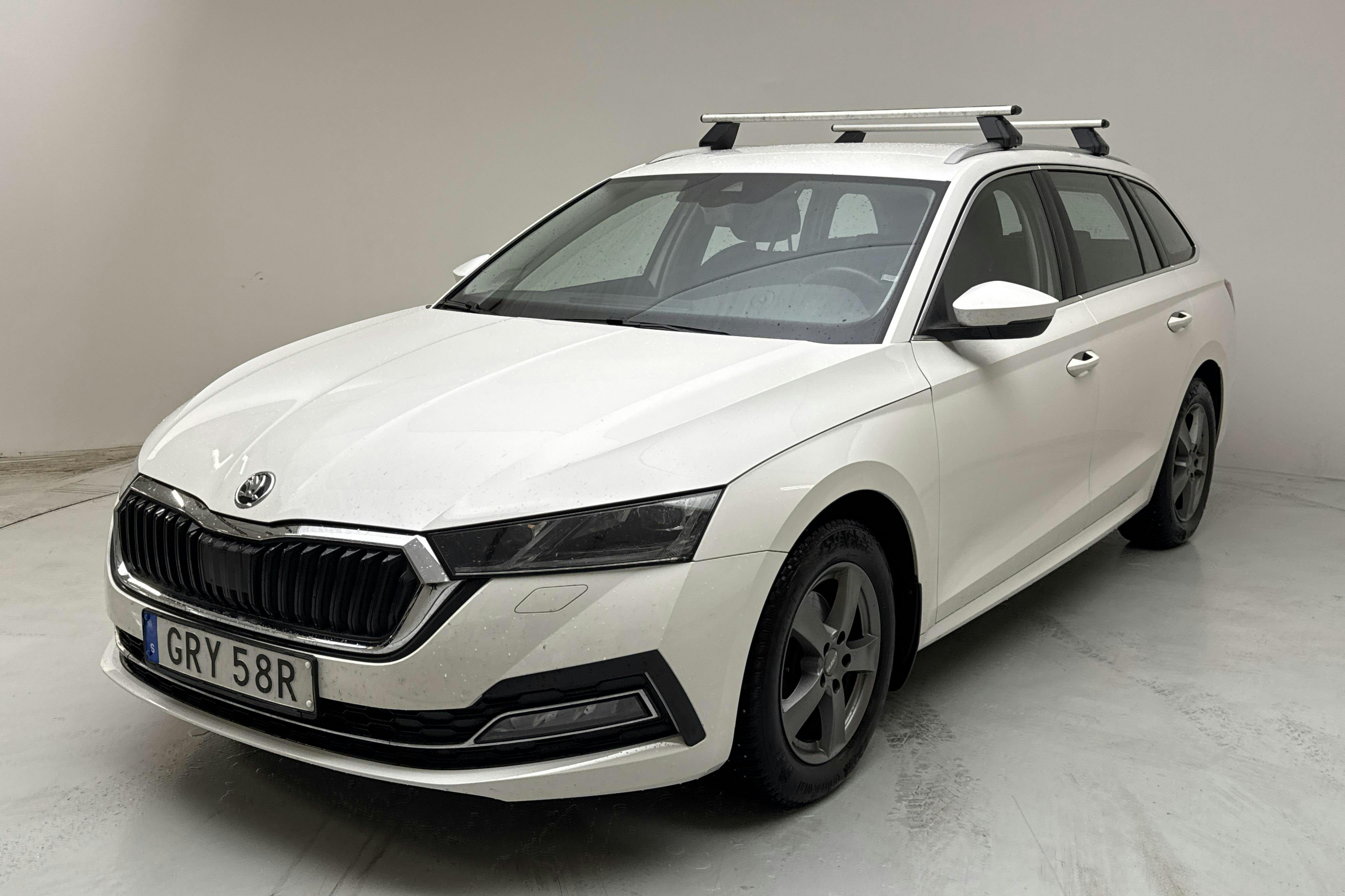 Presentation photo 1 of 13: Skoda Octavia TSI e-Tec mHEV Combi (110hk) - 148 430 km - Automatic - white - 2021