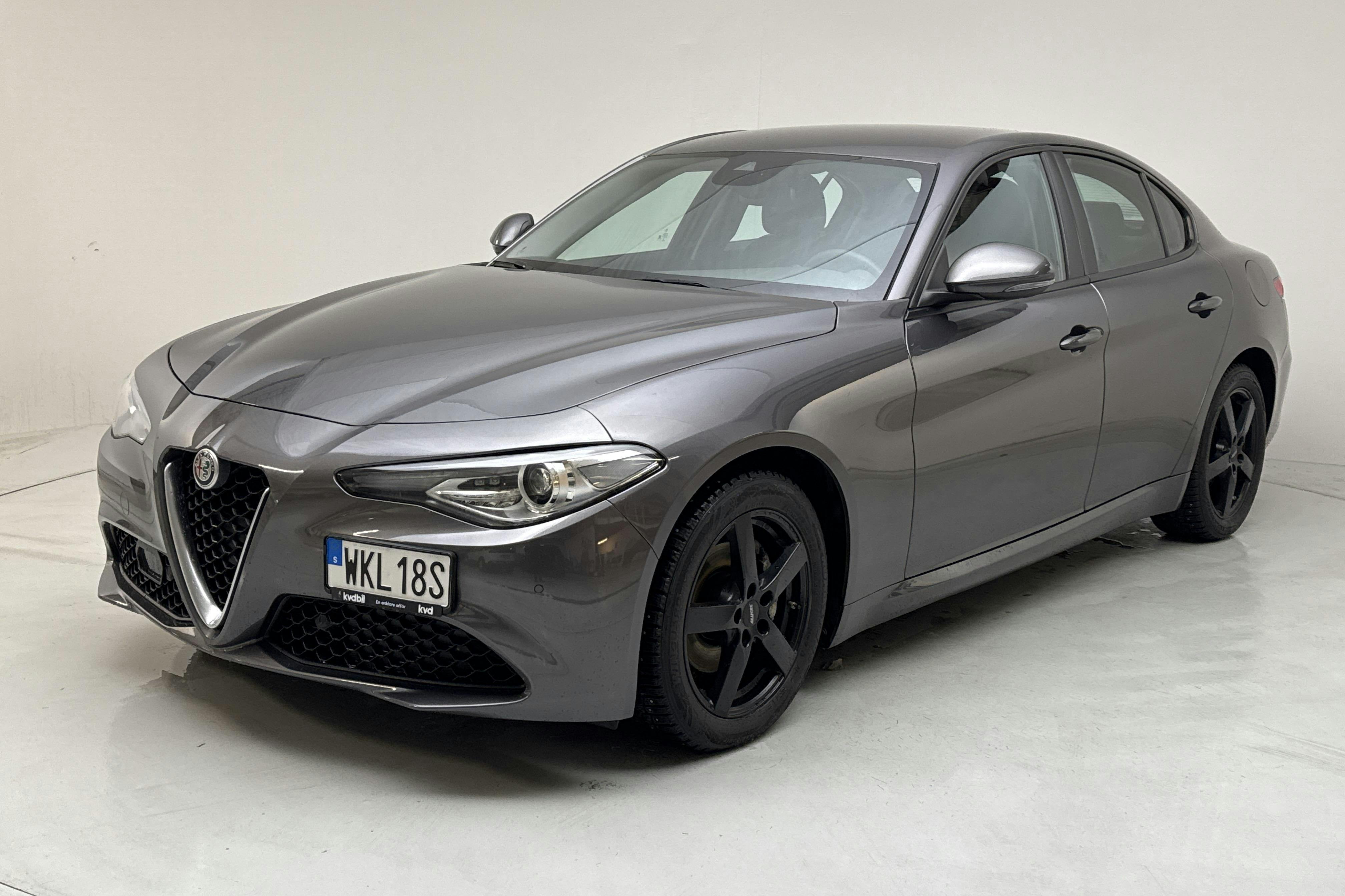 Presentationsfoto 1 av 13: Alfa Romeo Giulia 2.0 (200hk) - 11 830 mil - Automat - grå - 2019