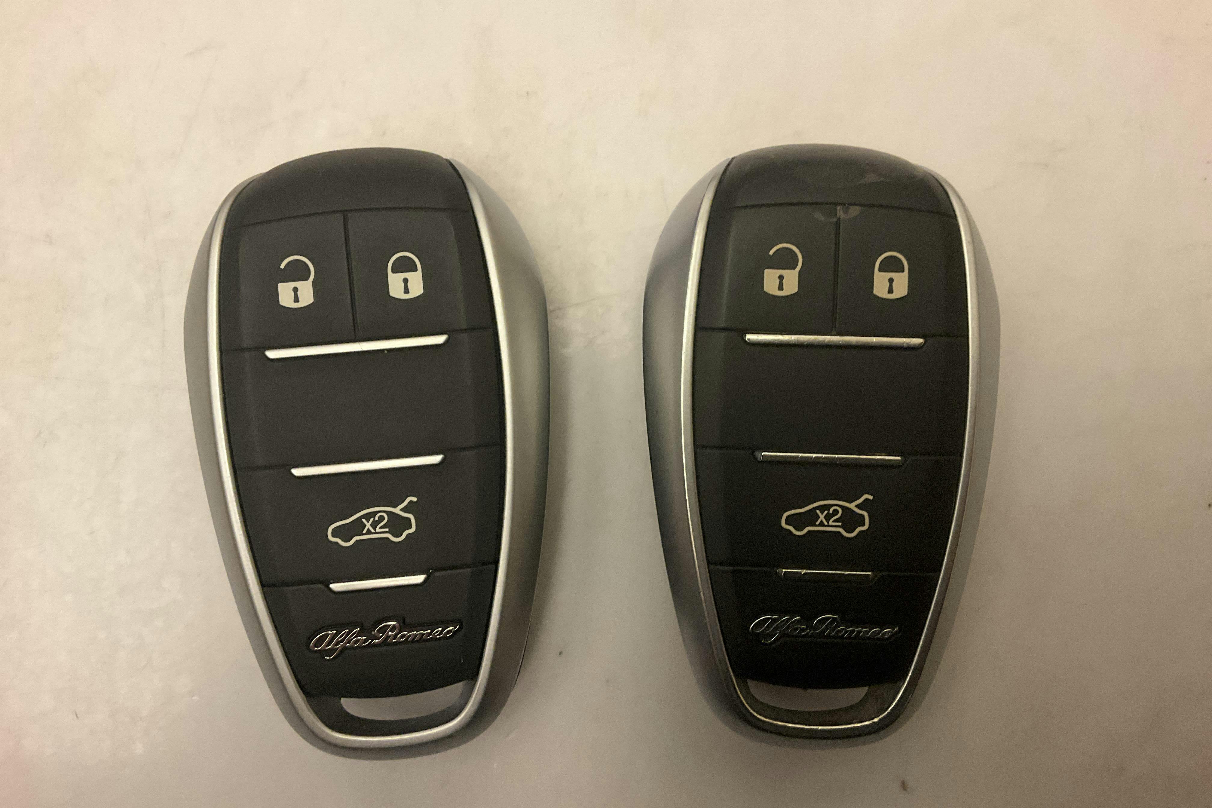 Presentationsfoto 13 av 13: Alfa Romeo Giulia 2.0 (200hk) - 11 830 mil - Automat - grå - 2019